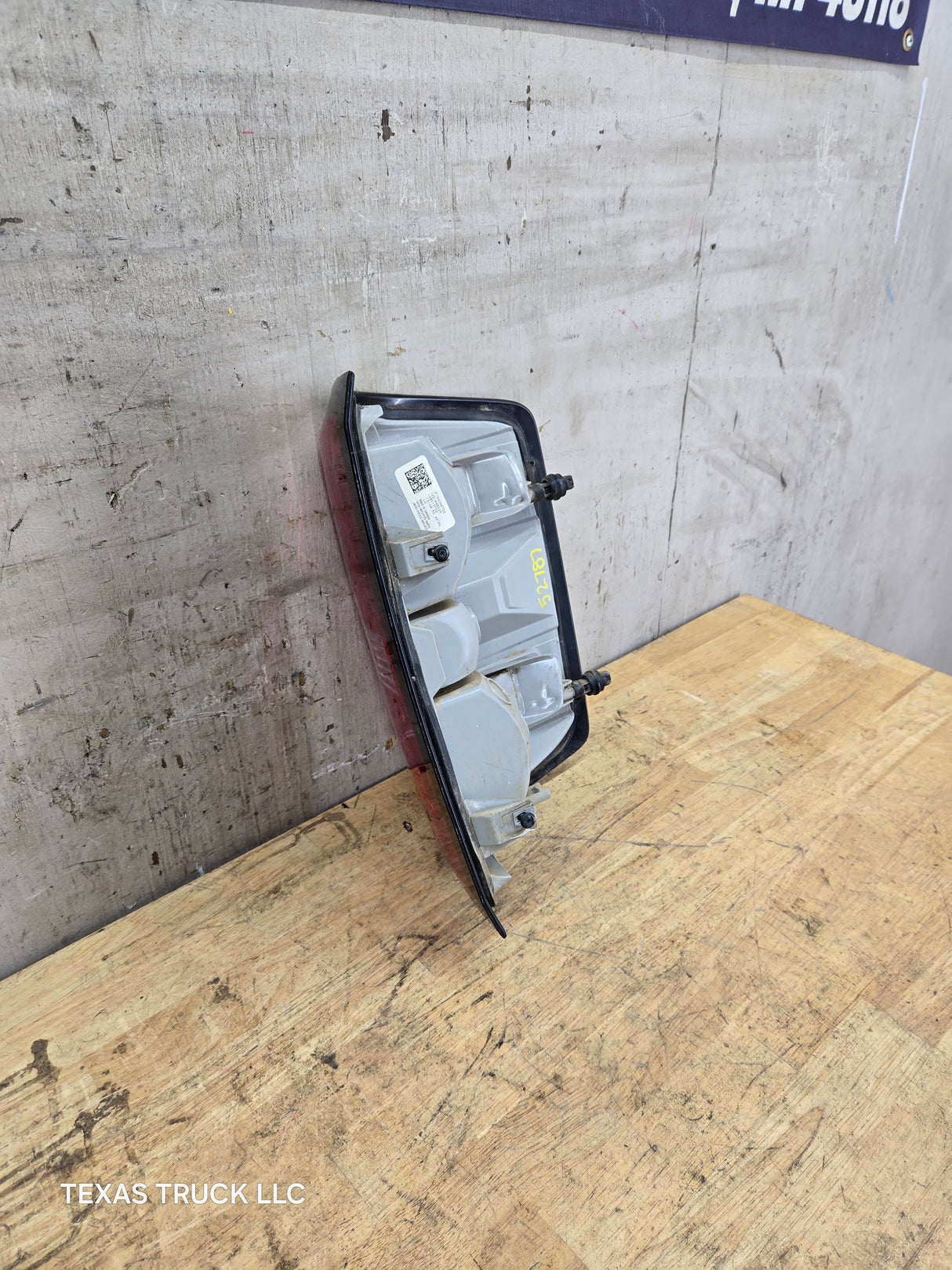 2014-2019 Chevy Silverado Driver Side Halogen Tail Light 84288722