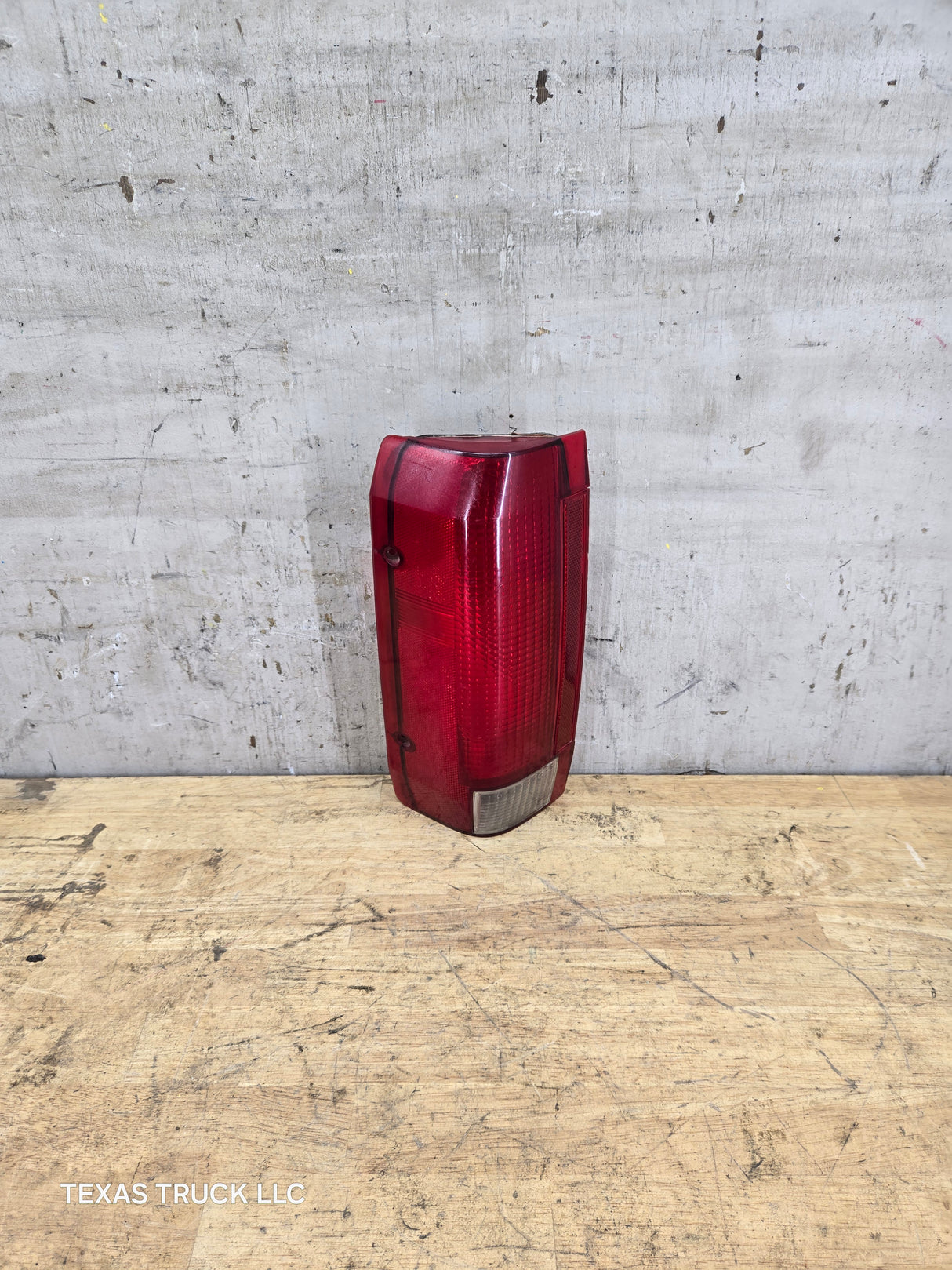 1987-1989 Ford Driver Side Tail Light F150 F250