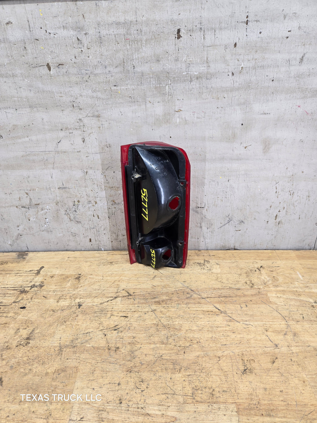1987-1989 Ford Driver Side Tail Light F150 F250