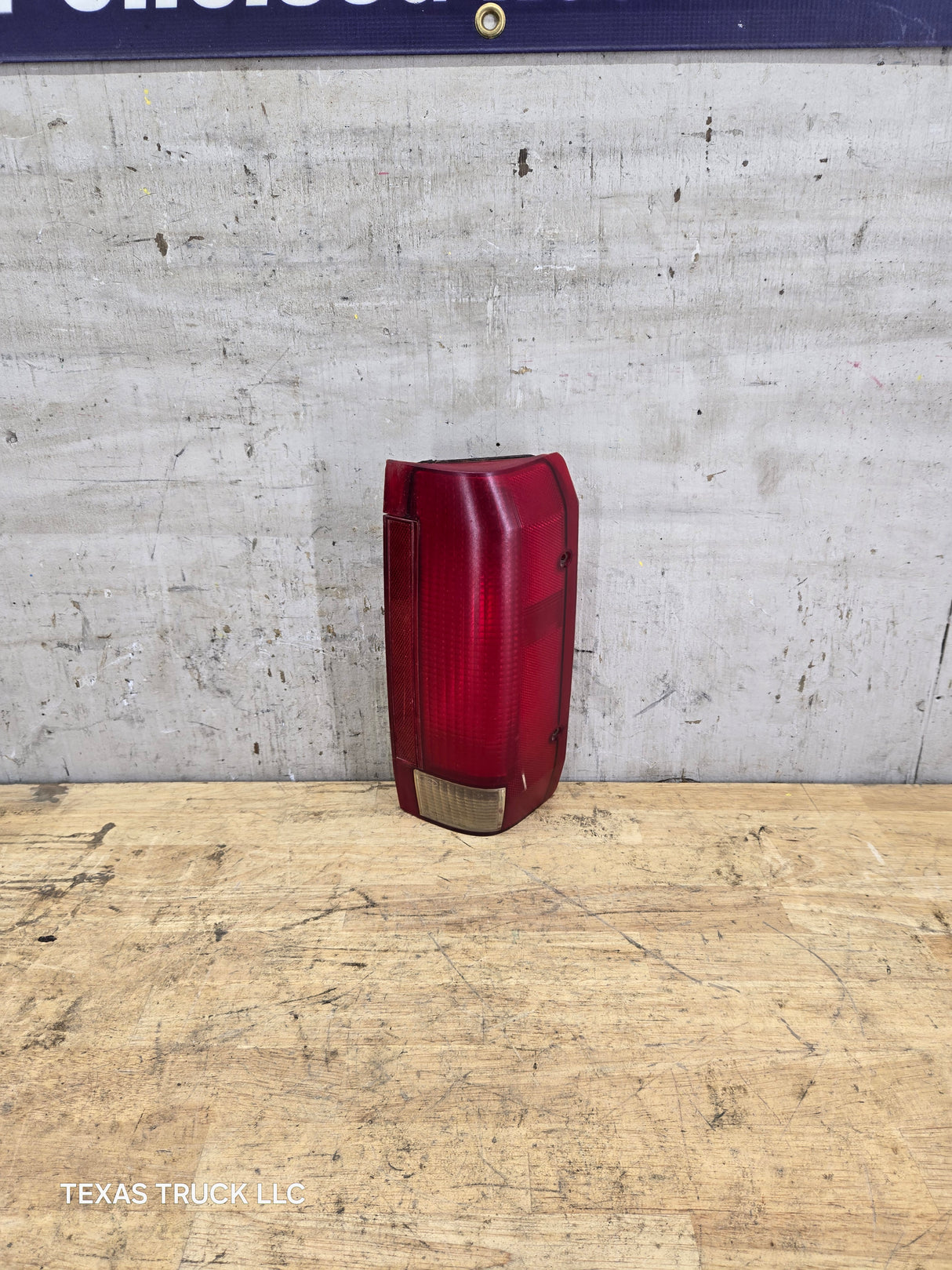 1987-1989 Ford Passenger Side Tail Light F150 F250