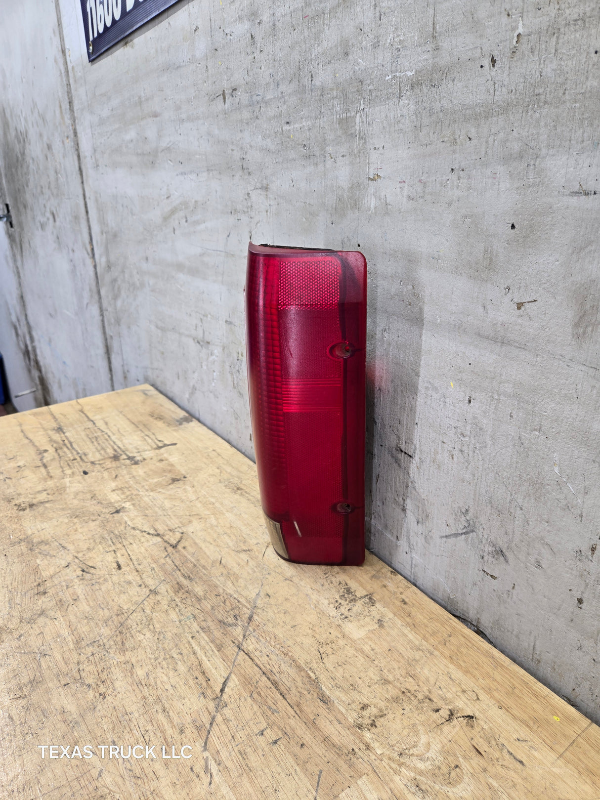 1987-1989 Ford Passenger Side Tail Light F150 F250