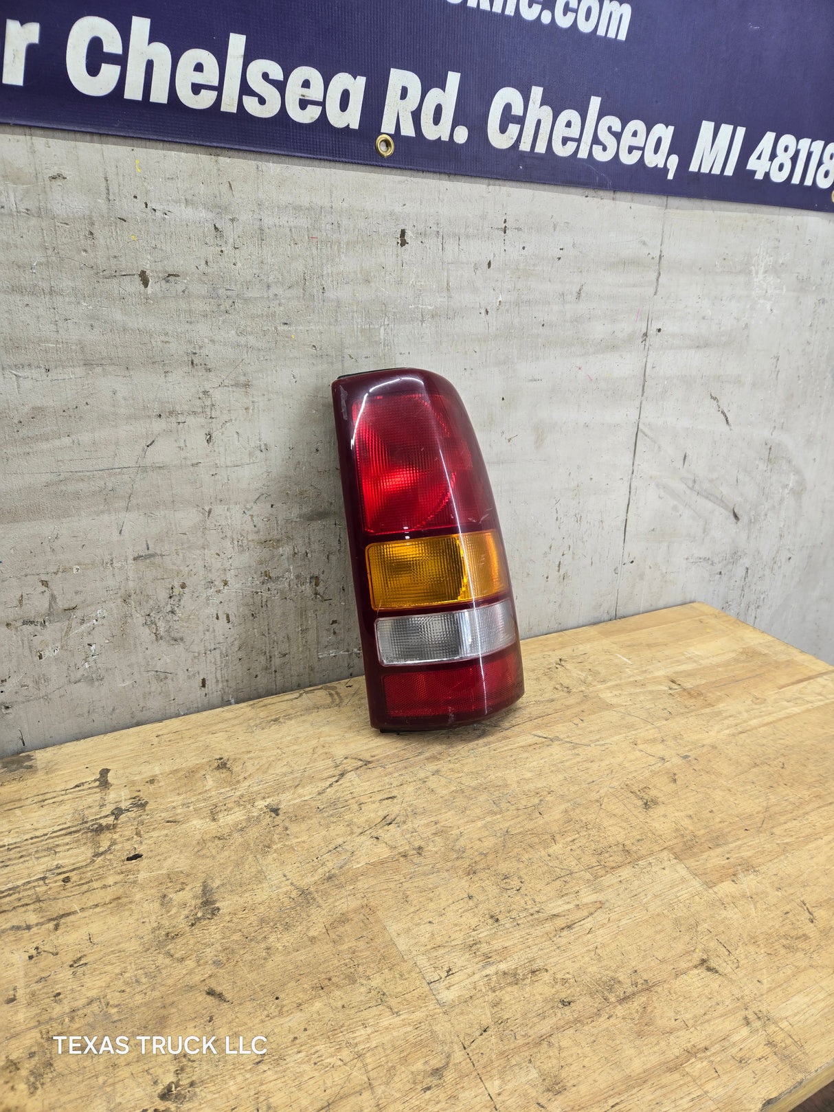 1999–2007 Chevrolet Silverado/GMC Sierra Passenger Side Tail Light