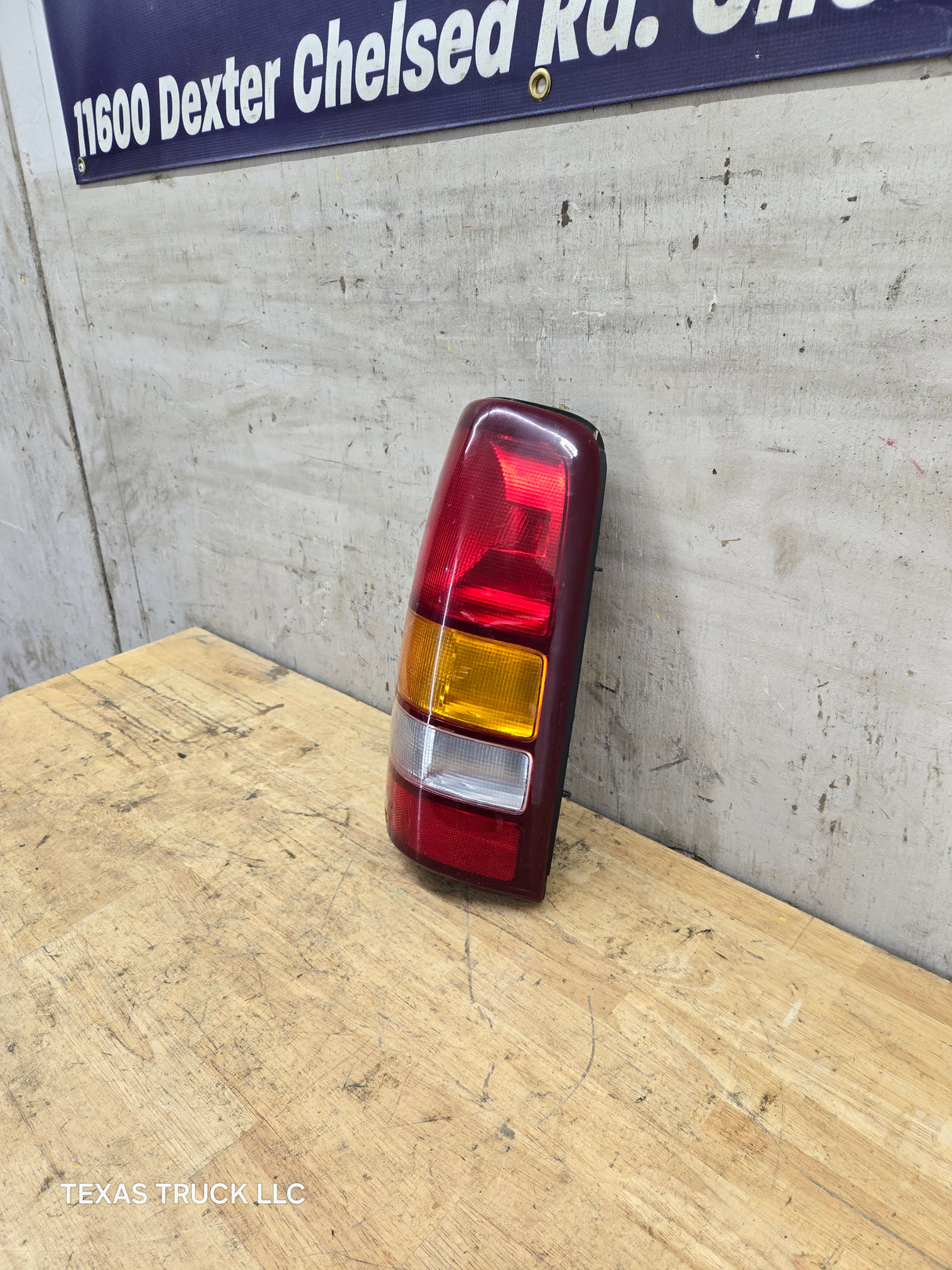 1999–2007 Chevrolet Silverado/GMC Sierra Passenger Side Tail Light