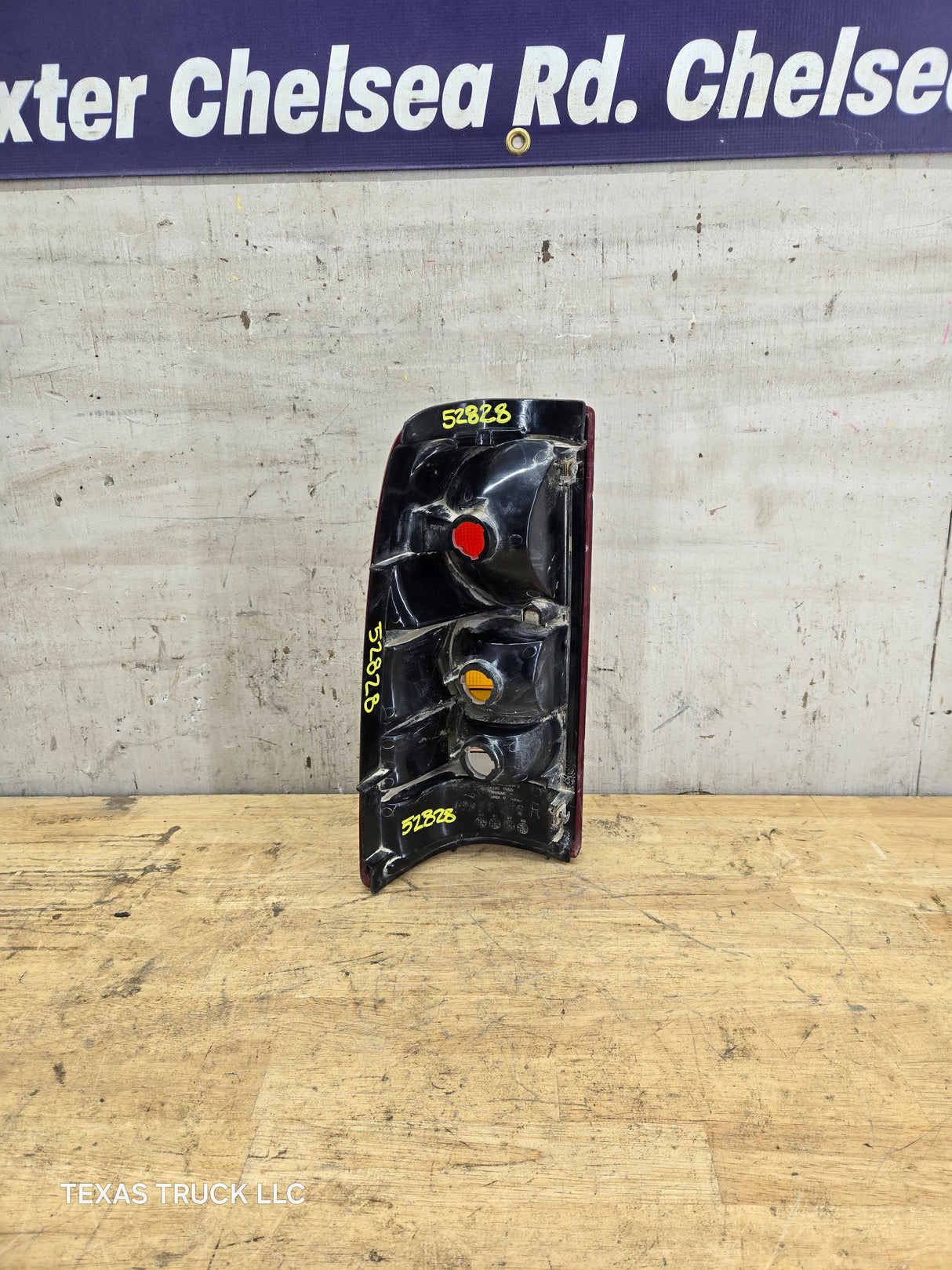 1999–2007 Chevrolet Silverado/GMC Sierra Passenger Side Tail Light