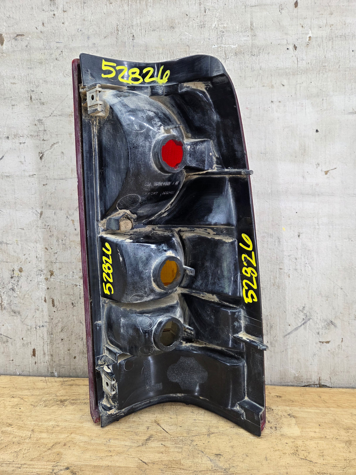 1999–2007 Chevrolet Silverado/GMC Sierra Driver Side Tail Light
