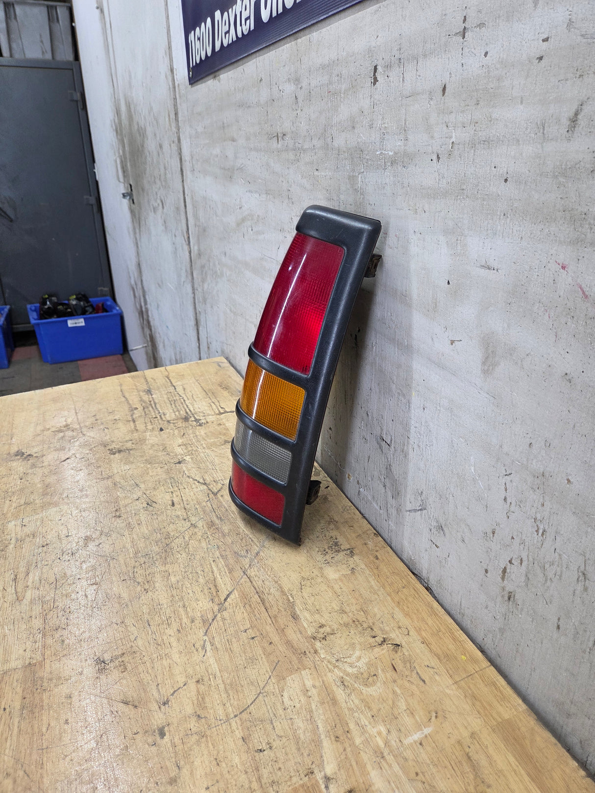 2001–2003 Chevrolet Silverado/GMC 3500 Dually Driver Side Tail Light