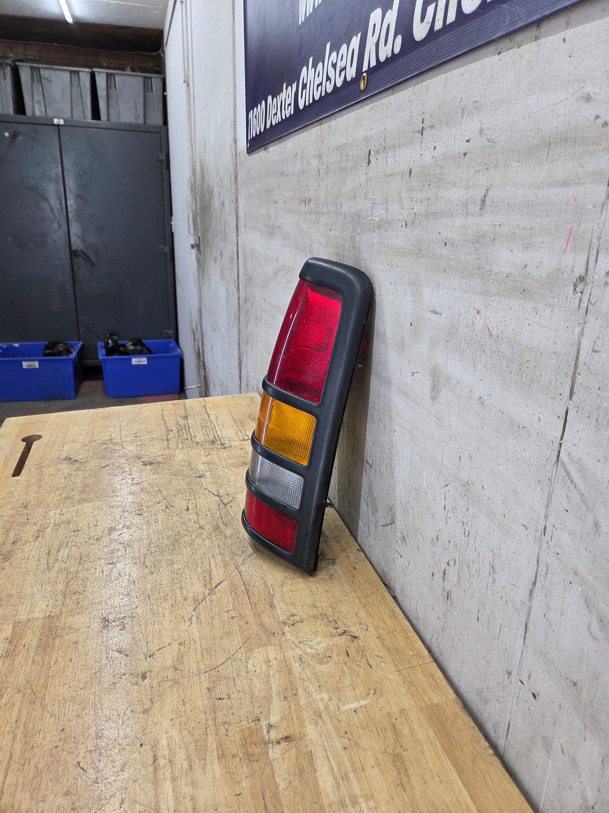 2001–2003 Chevrolet Silverado/GMC 3500 Dually Passenger Side Tail Light