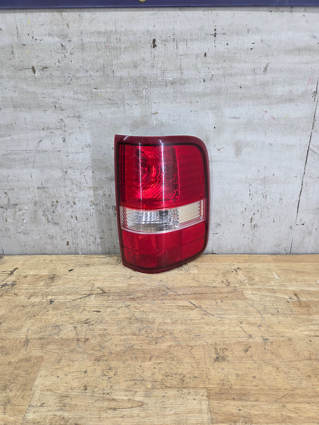 2004-2008 Ford F-150 Passenger Side Tail Light