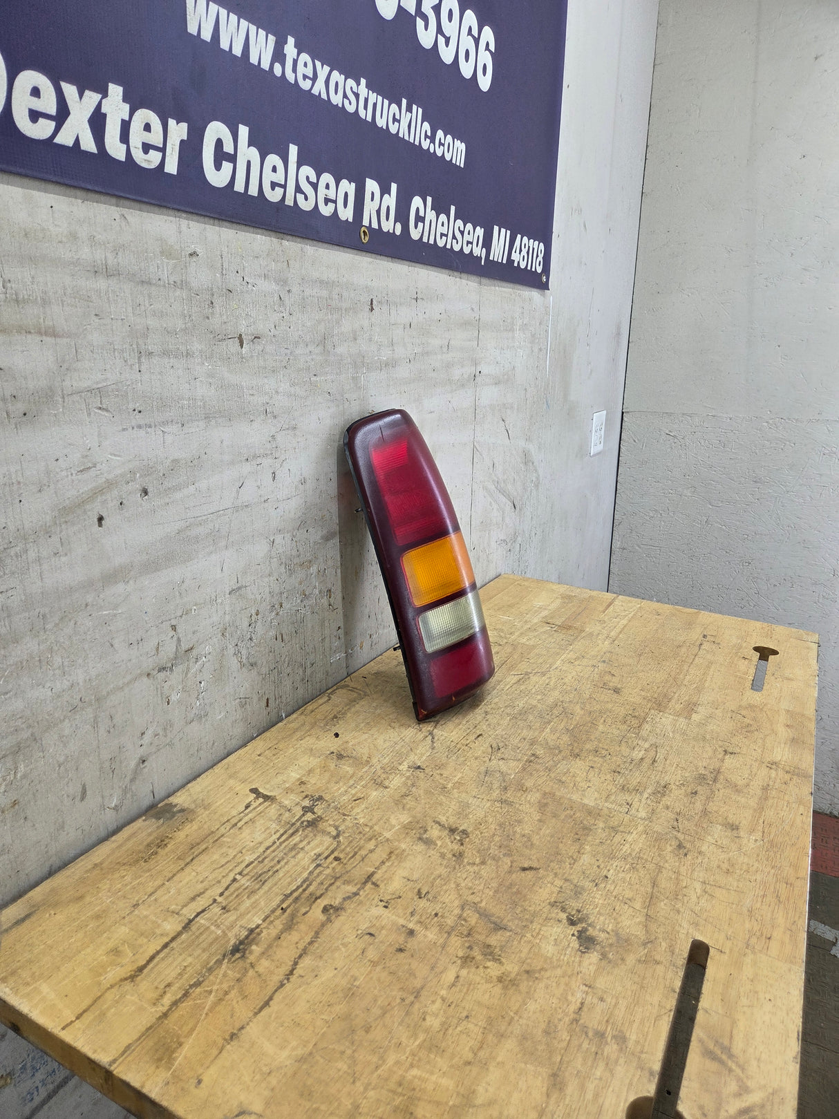 1999–2007 Chevrolet Silverado/GMC Sierra Driver Side Tail Light