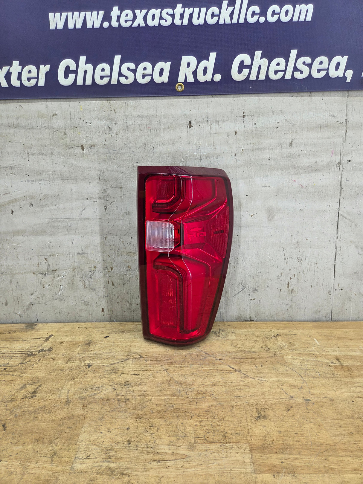 2020-2026 Chevy Silverado 3500HD Dually Passenger Side Tail Light 85588322