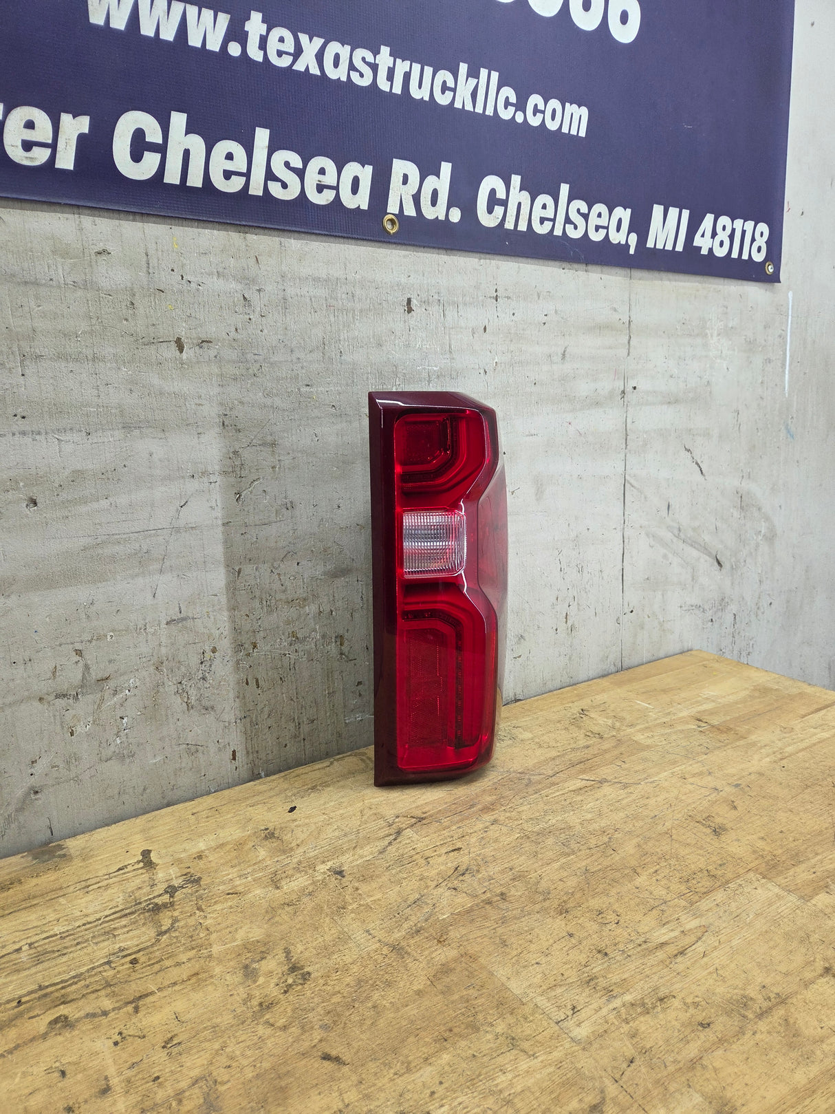 2020-2026 Chevy Silverado 3500HD Dually Passenger Side Tail Light 85588322