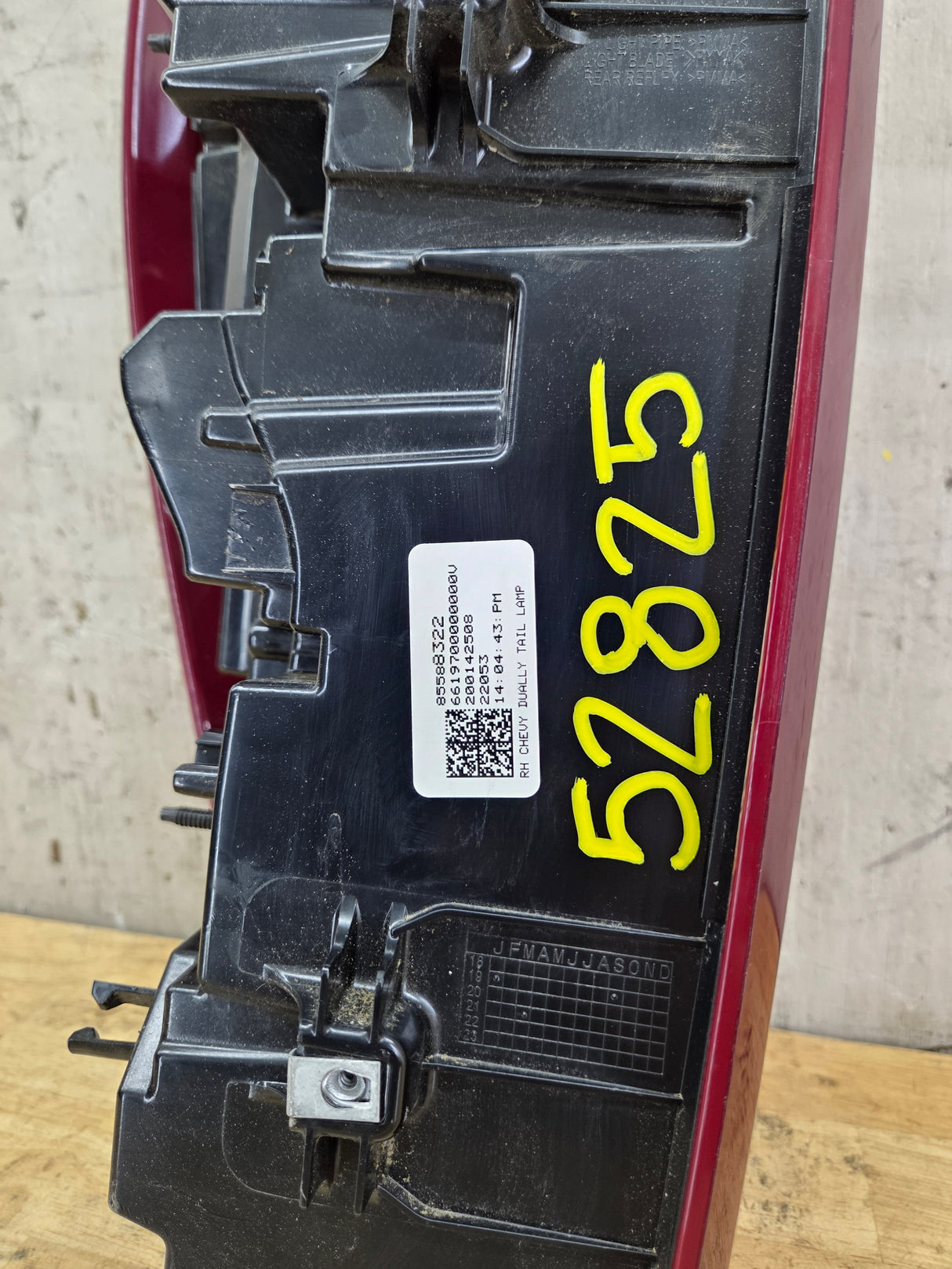 2020-2026 Chevy Silverado 3500HD Dually Passenger Side Tail Light 85588322