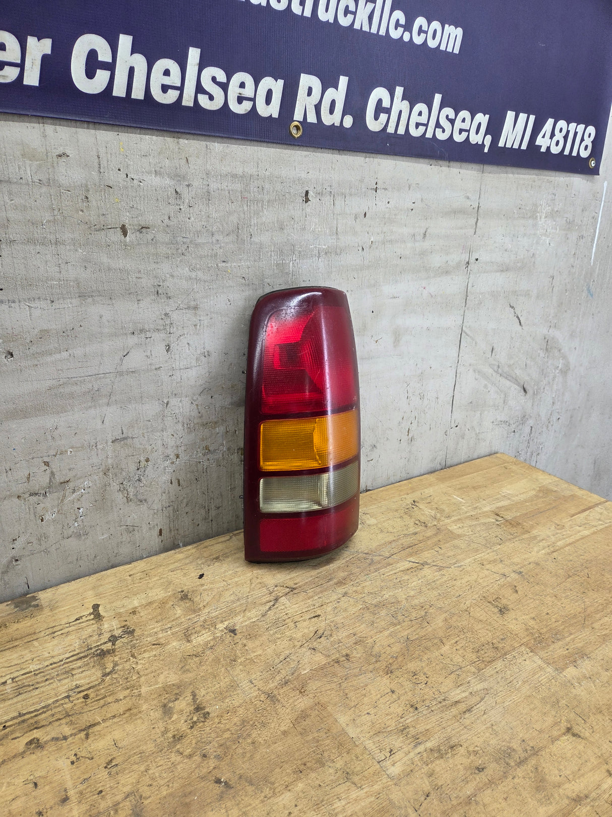 1999–2007 Chevrolet Silverado/GMC Sierra Driver Side Tail Light