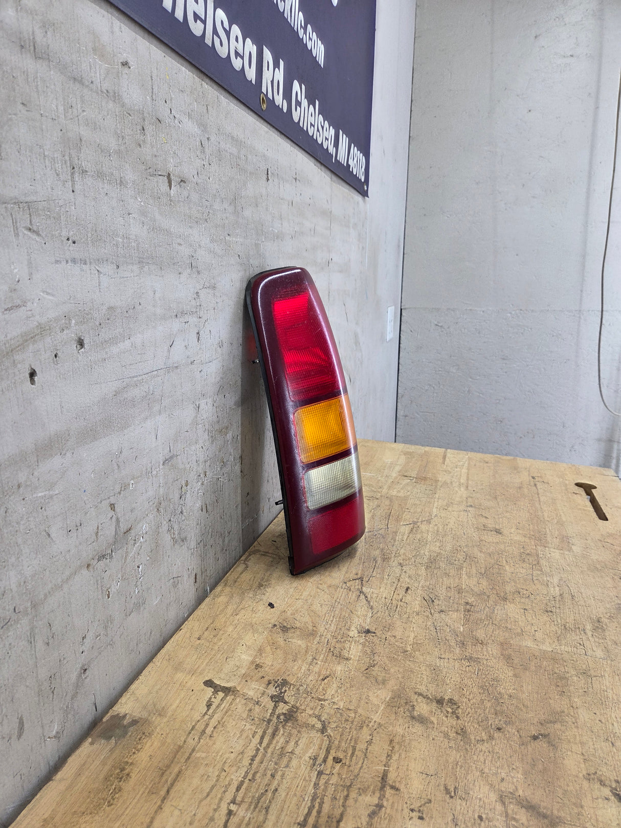 1999–2007 Chevrolet Silverado/GMC Sierra Driver Side Tail Light