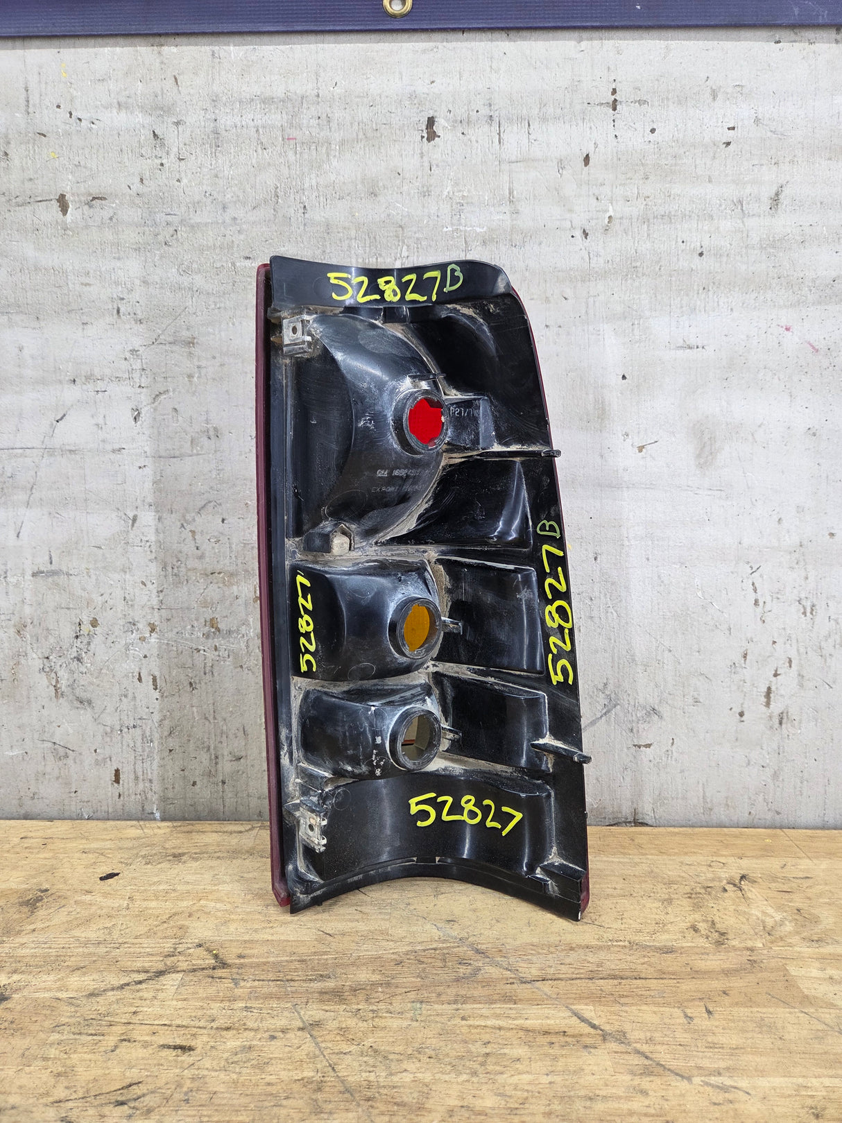 1999–2007 Chevrolet Silverado/GMC Sierra Driver Side Tail Light