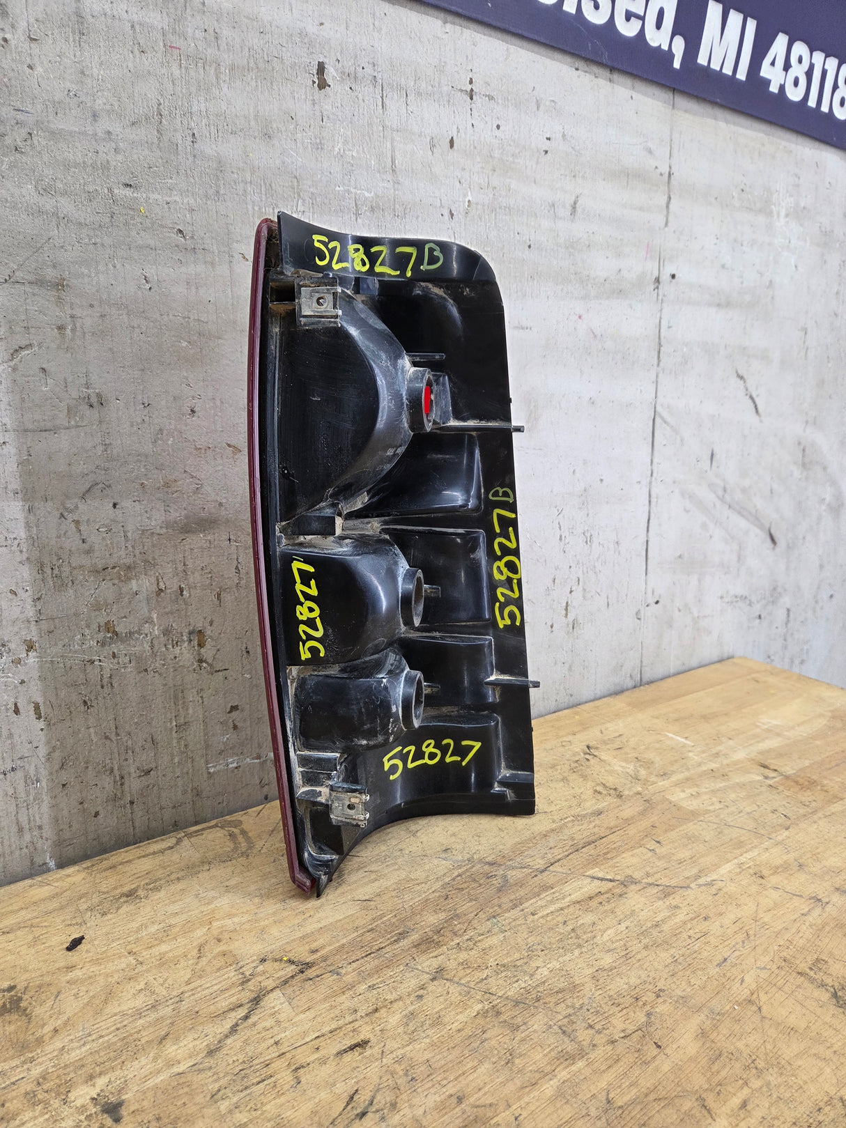 1999–2007 Chevrolet Silverado/GMC Sierra Driver Side Tail Light