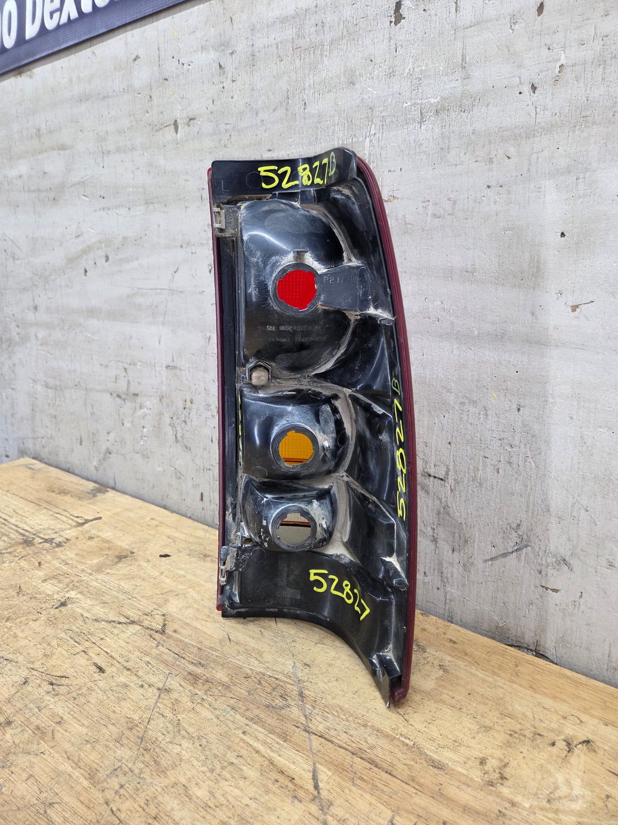 1999–2007 Chevrolet Silverado/GMC Sierra Driver Side Tail Light