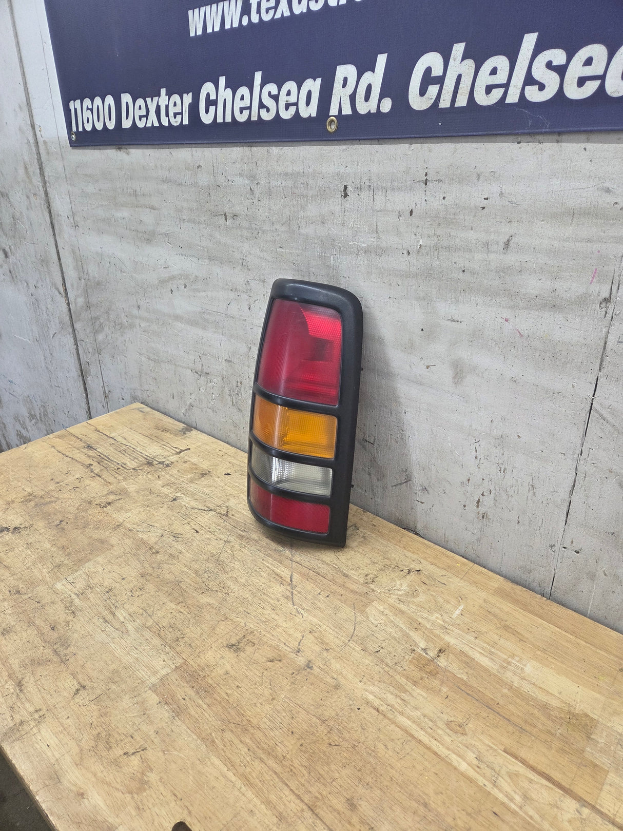 2001–2003 Chevrolet Silverado/GMC 3500 Dually Passenger Side Tail Light