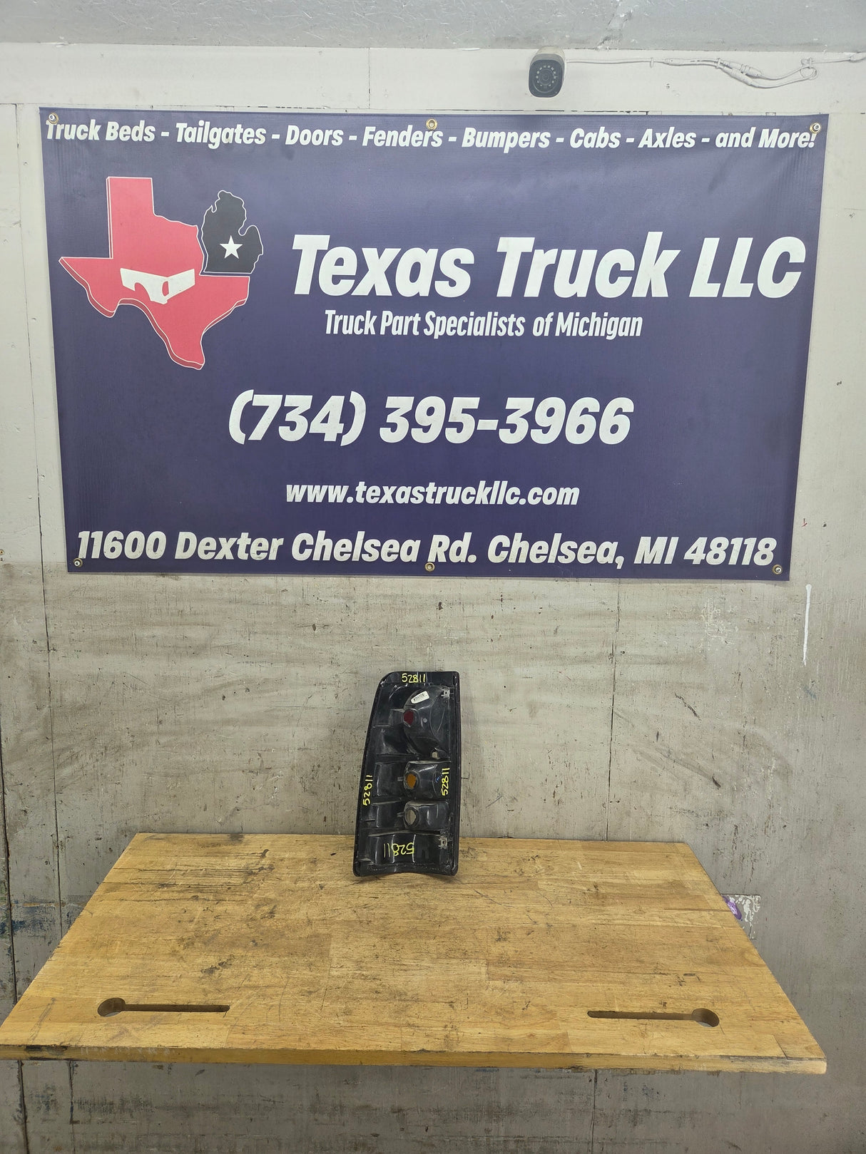 2001–2003 Chevrolet Silverado/GMC 3500 Dually Passenger Side Tail Light