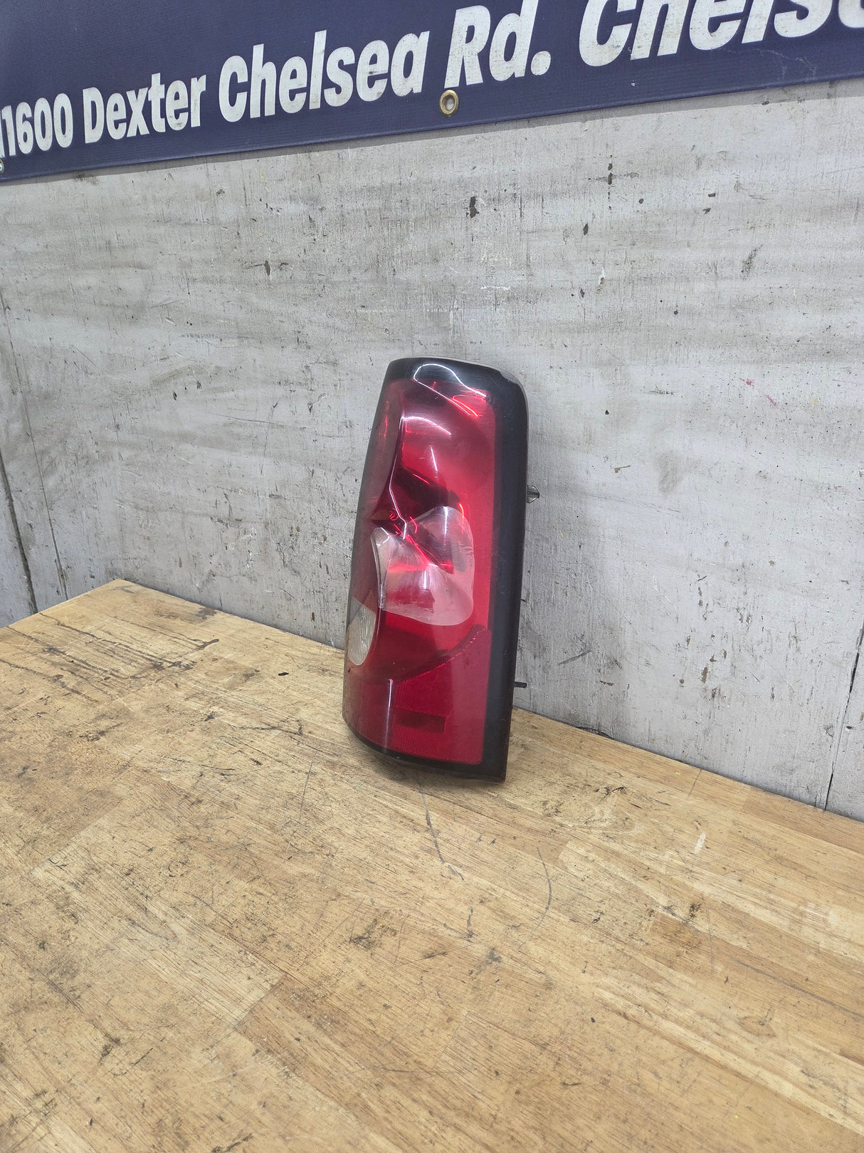 2003-2007 Chevrolet Silverado 1500 2500 3500 HD Passenger Side Tail Light