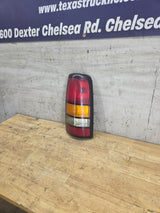 1999–2007 Chevrolet Silverado/GMC Sierra Passenger Side Tail Light