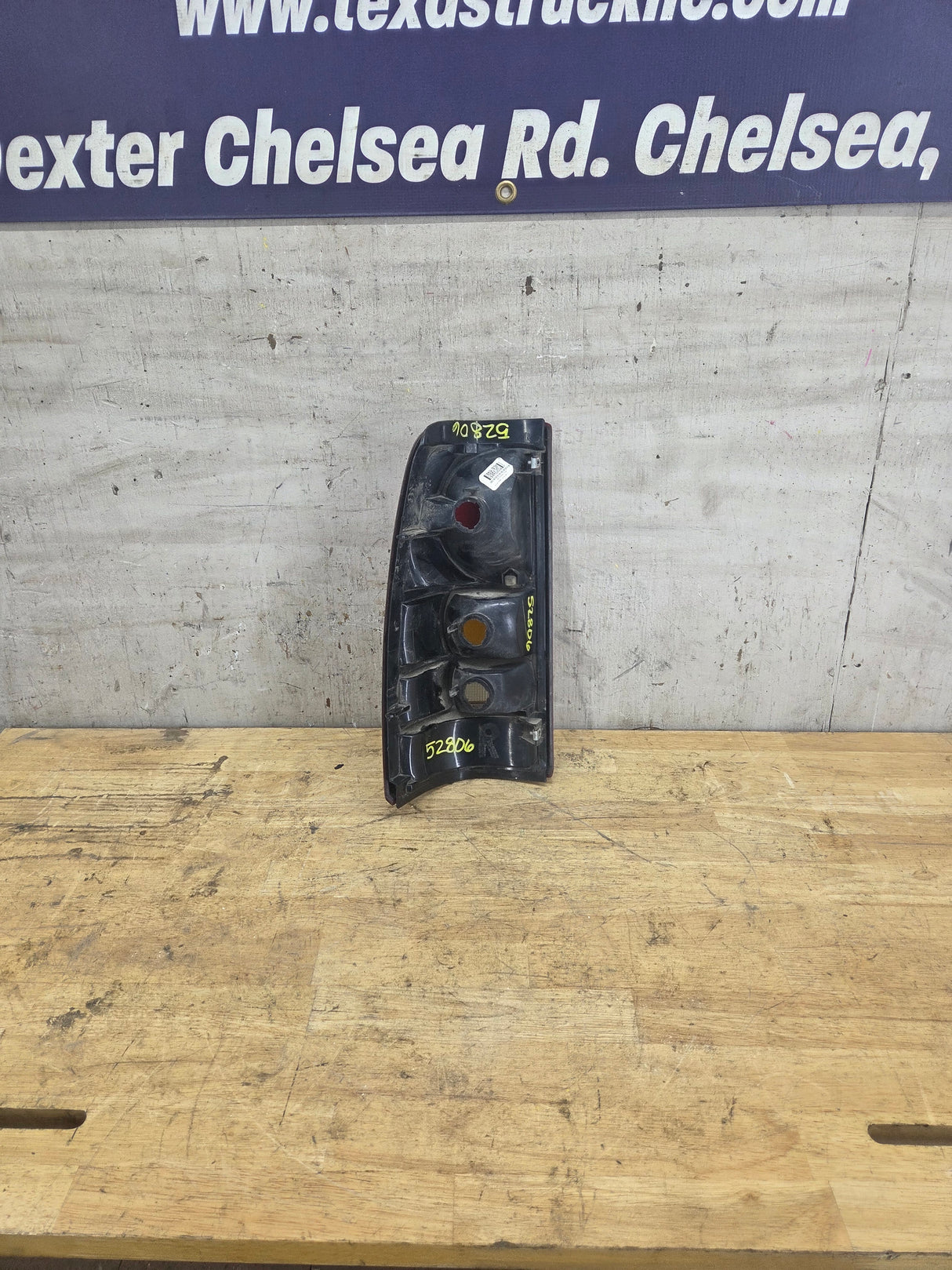 1999–2007 Chevrolet Silverado/GMC Sierra Passenger Side Tail Light