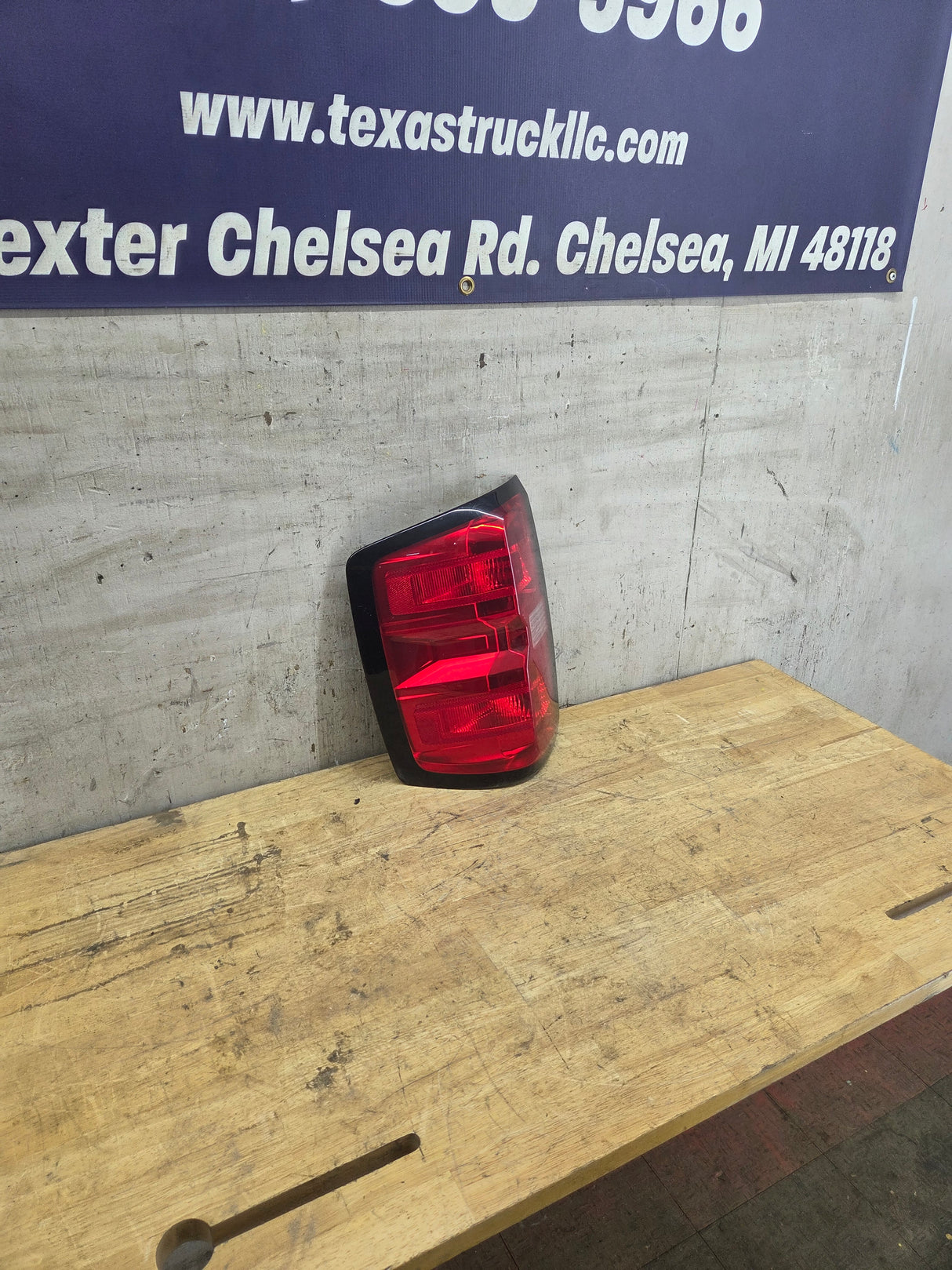 2014-2019 Chevy Silverado Driver Side Halogen Tail Light 84019503