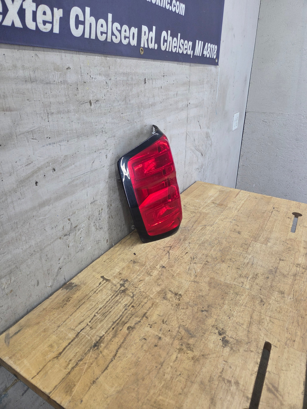 2014-2019 Chevy Silverado Driver Side Halogen Tail Light 84019503