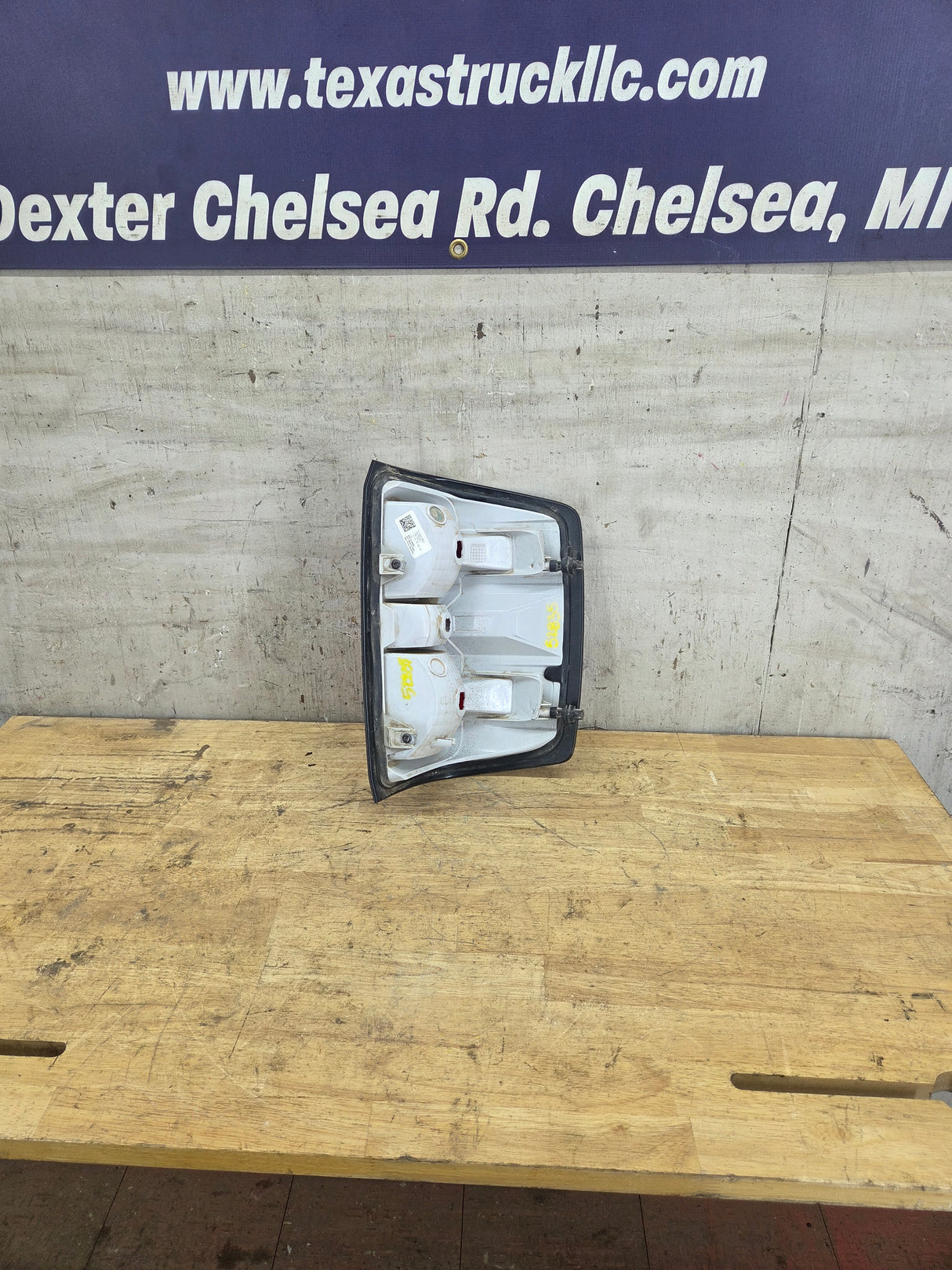 2014-2019 Chevy Silverado Driver Side Halogen Tail Light 84019503