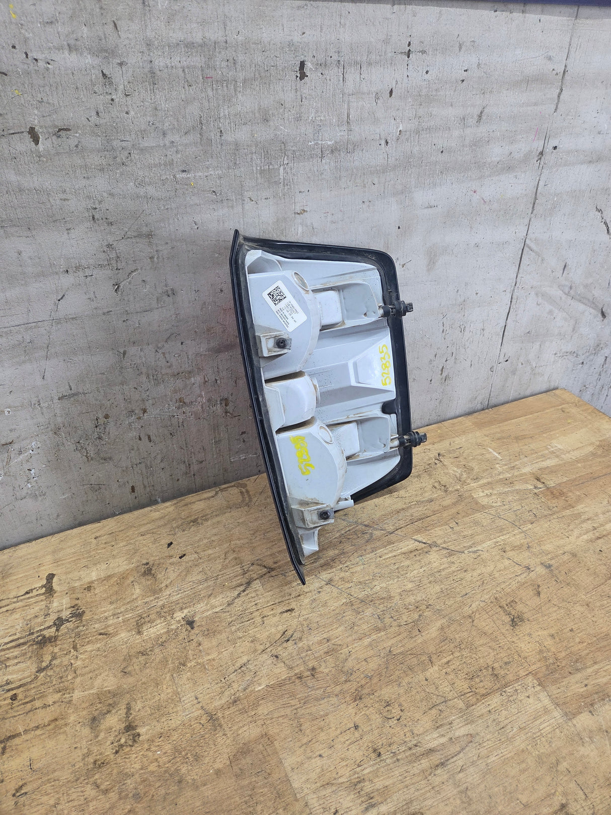 2014-2019 Chevy Silverado Driver Side Halogen Tail Light 84019503