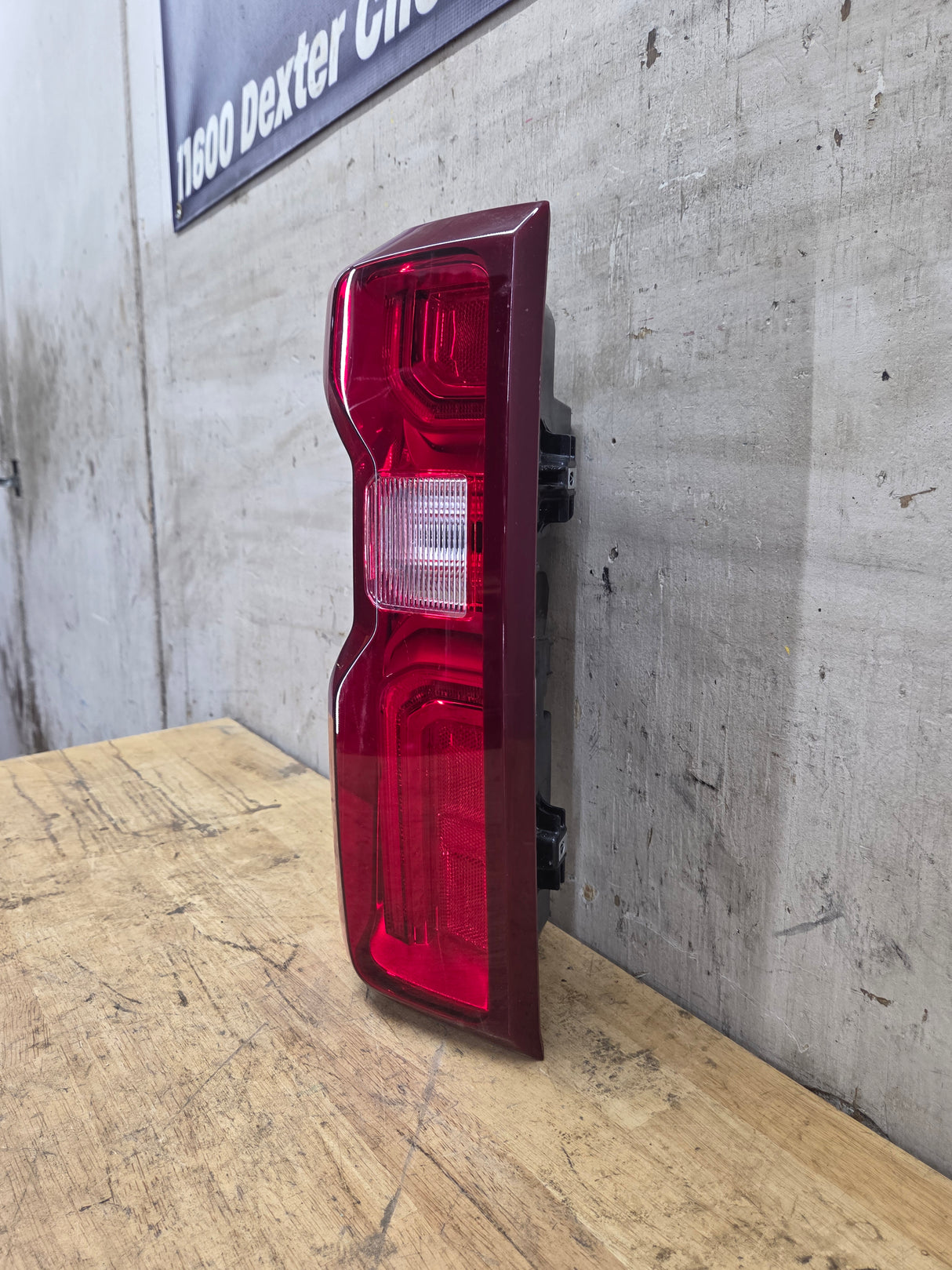 2020-2026 Chevy Silverado 3500HD Dually Driver Side Tail Light 85588321