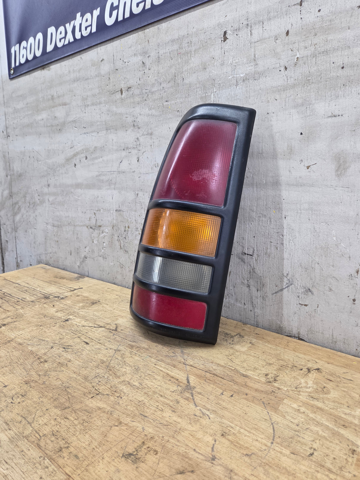 2001–2003 Chevrolet Silverado/GMC 3500 Dually Driver Side Tail Light