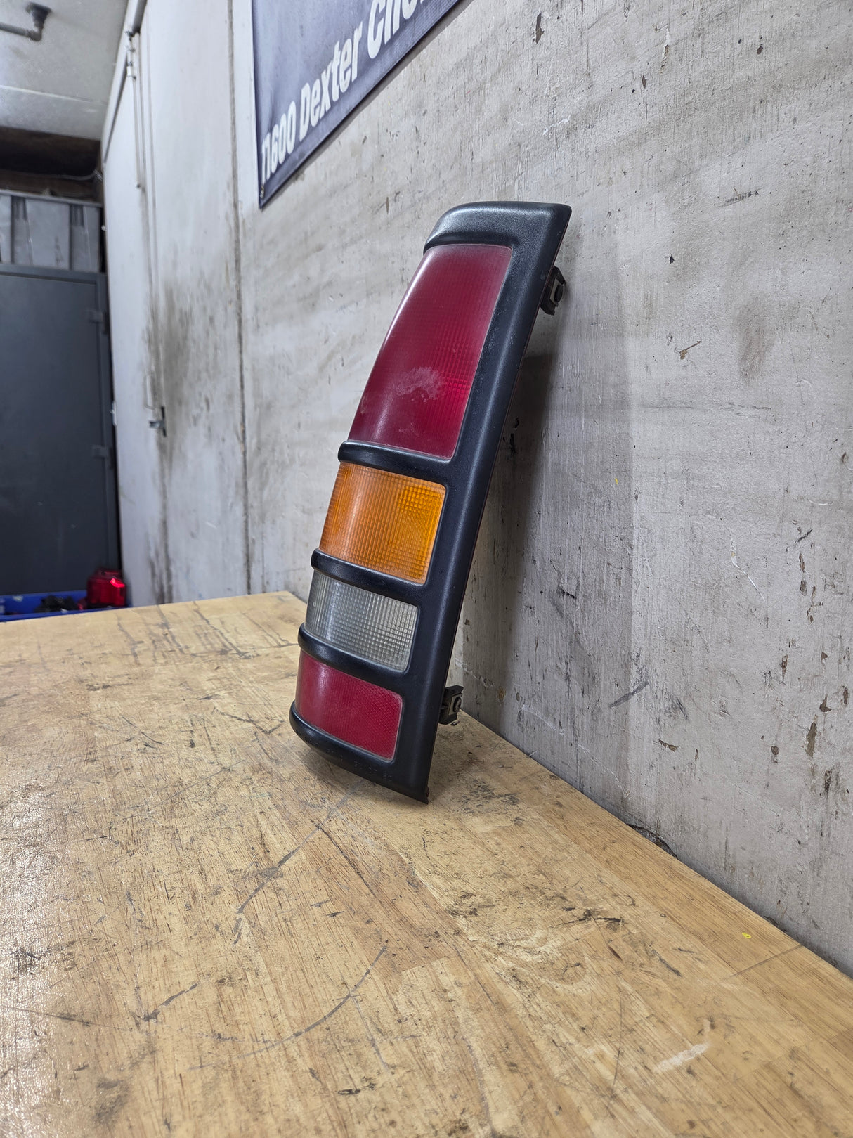 2001–2003 Chevrolet Silverado/GMC 3500 Dually Driver Side Tail Light