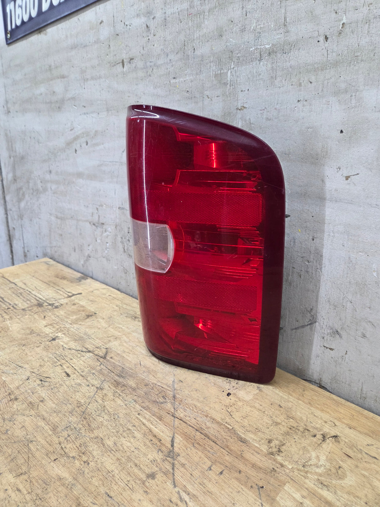 2007-2013 Chevrolet Silverado Passenger Side Tail Light 25958483