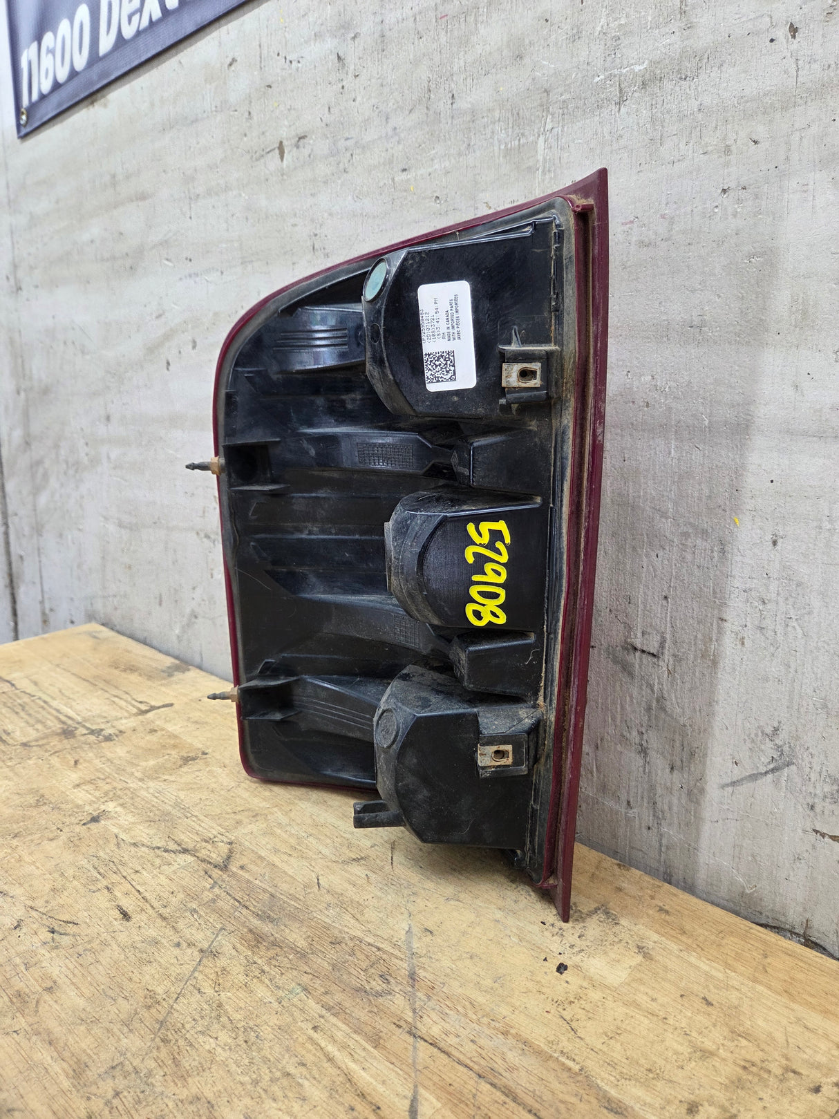 2007-2013 Chevrolet Silverado Passenger Side Tail Light 25958483