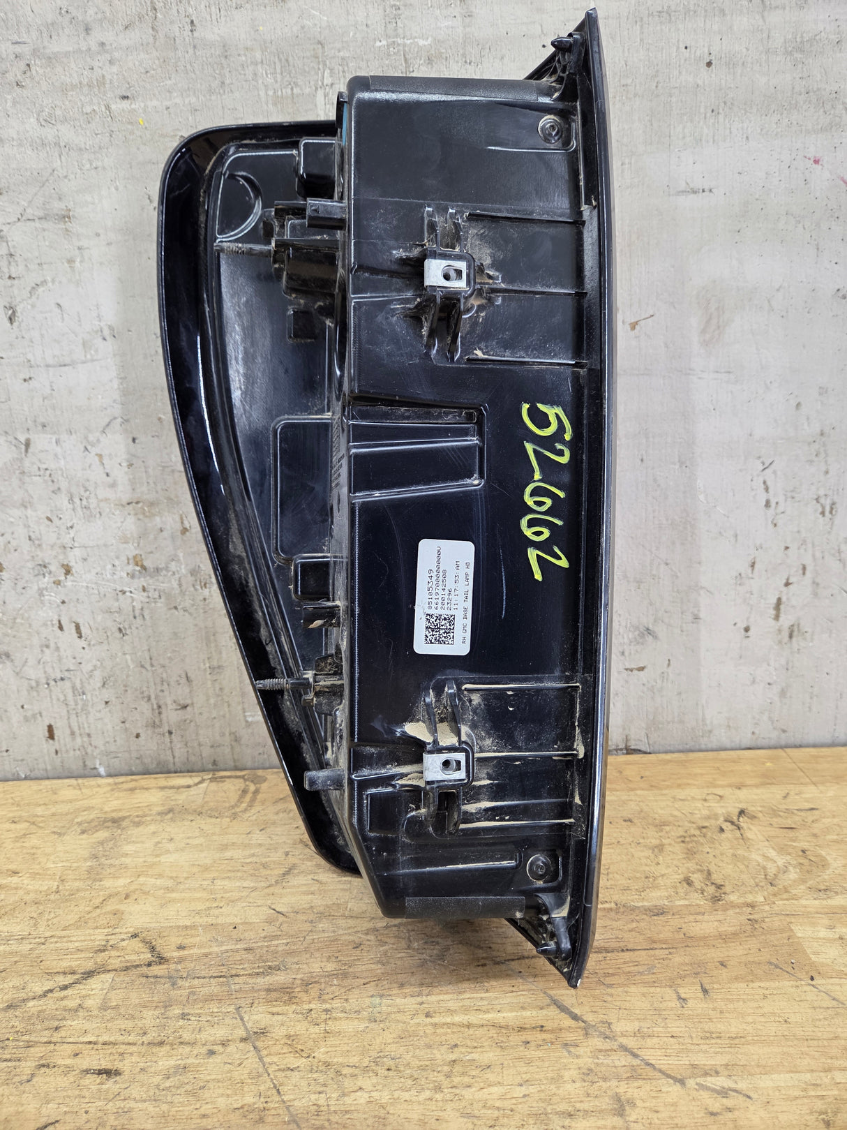 2019-2026 GMC Sierra Passenger Side Halogen Tail Light 85105349
