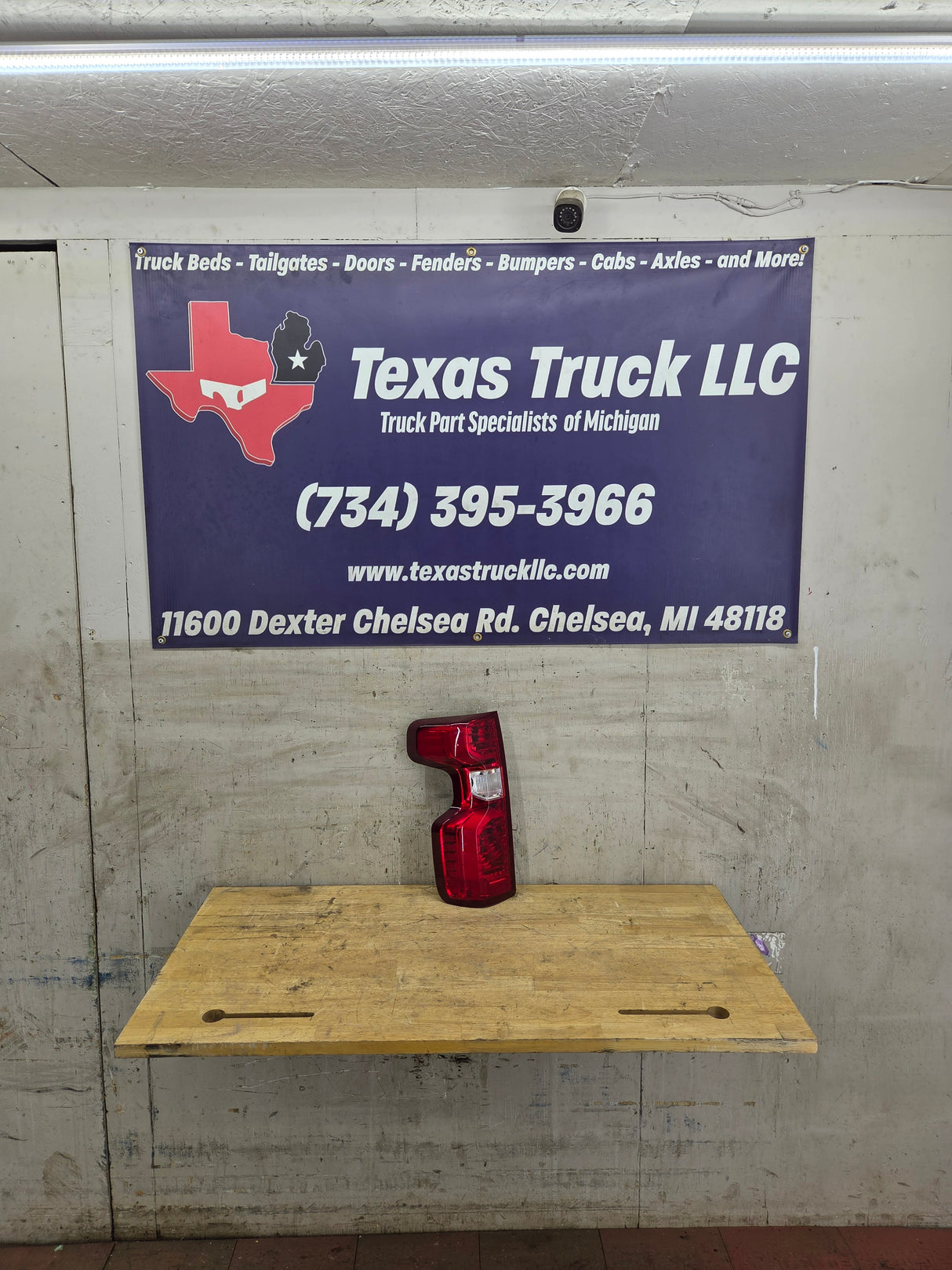 2019-2026 Chevy Silverado Driver Side Halogen Tail Light 84976462