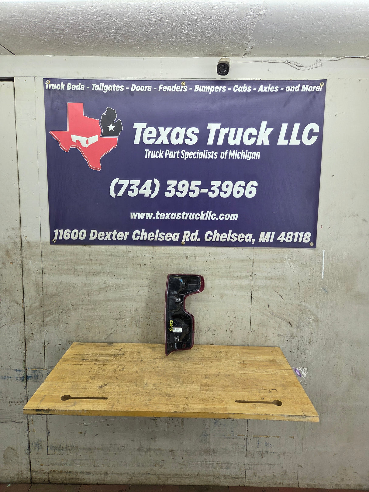 2019-2026 Chevy Silverado Driver Side Halogen Tail Light 84976462