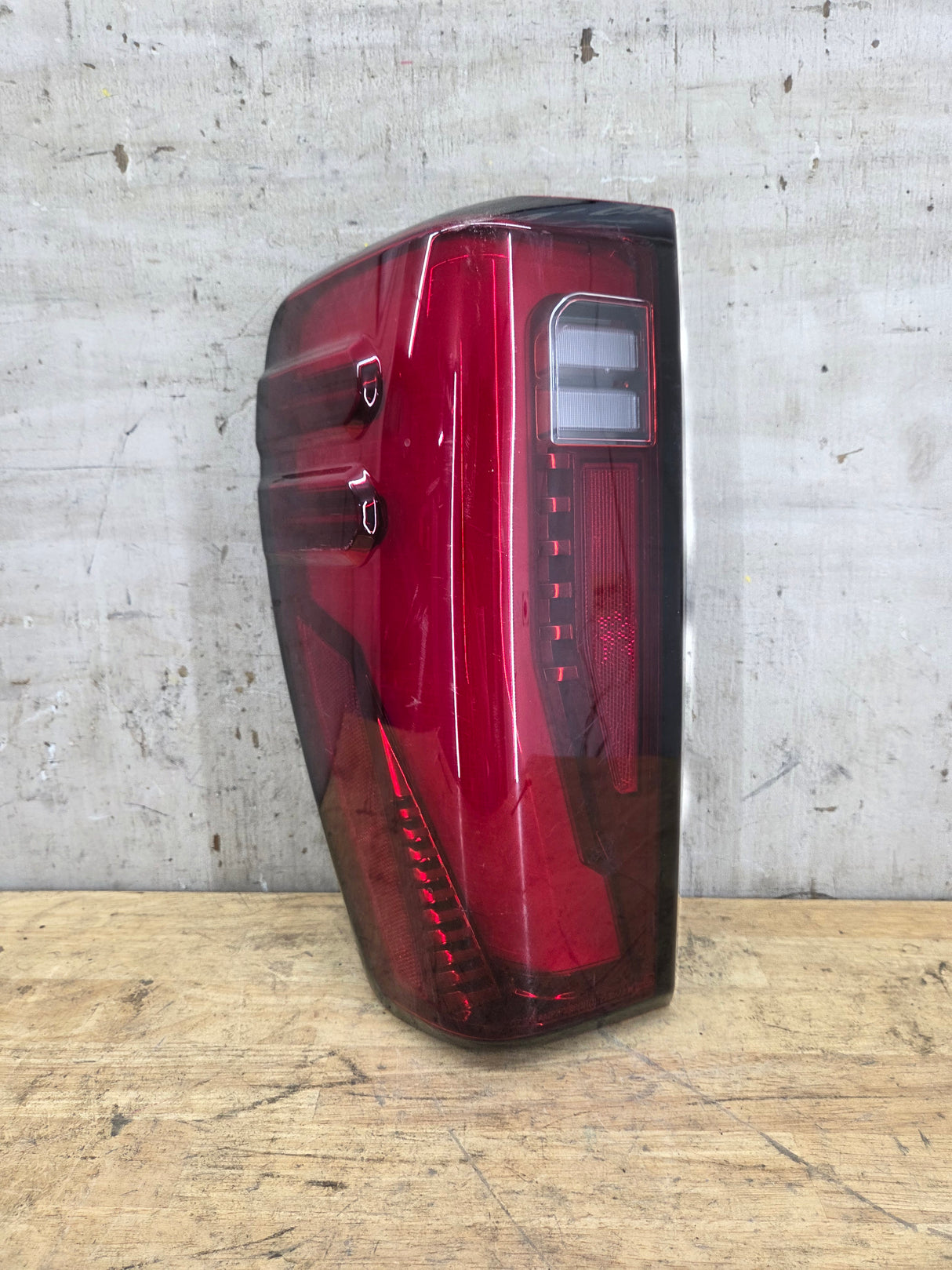 2024-2026 GMC Sierra Denali 2500 3500 HD Driver Side LED Tail Light 86579979
