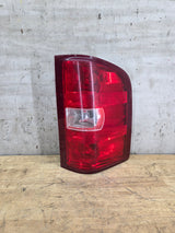 2007-2013 Chevrolet Silverado Passenger Side Tail Light 25958483
