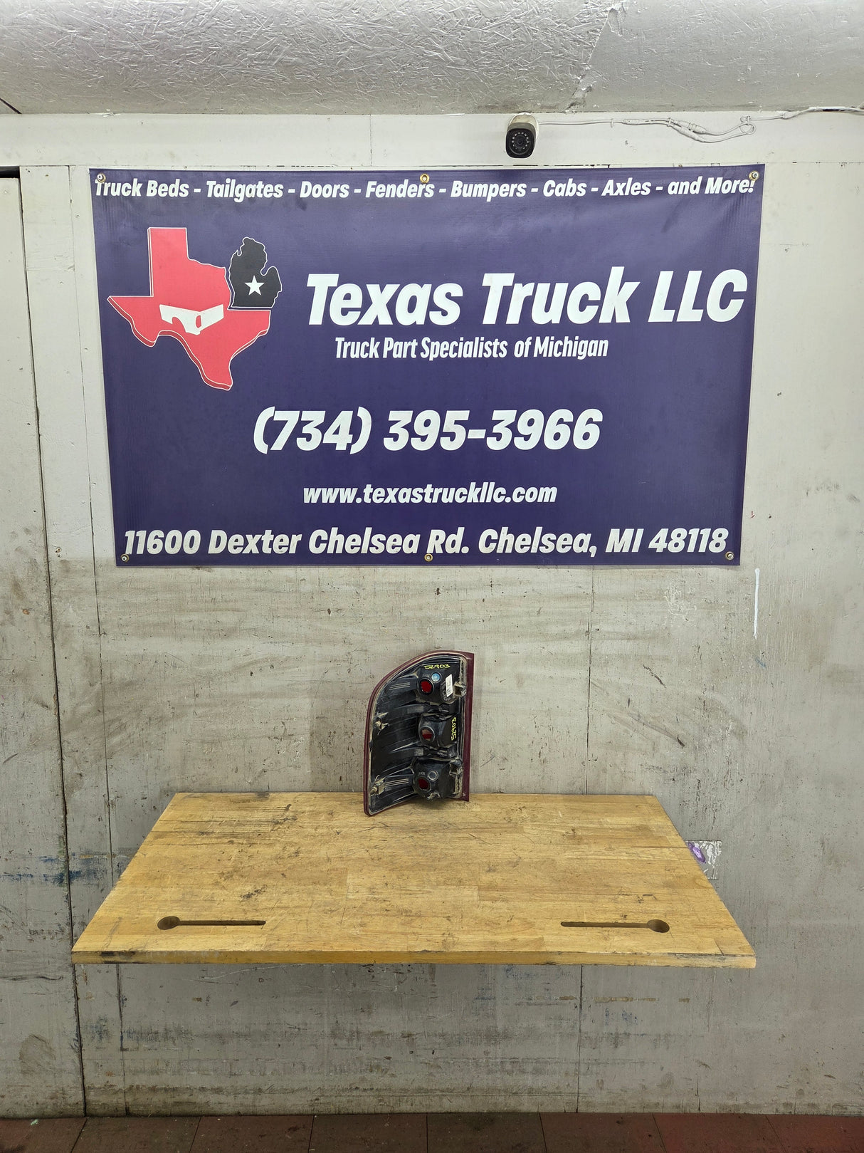 2007-2013 Chevrolet Silverado Passenger Side Tail Light 25958483