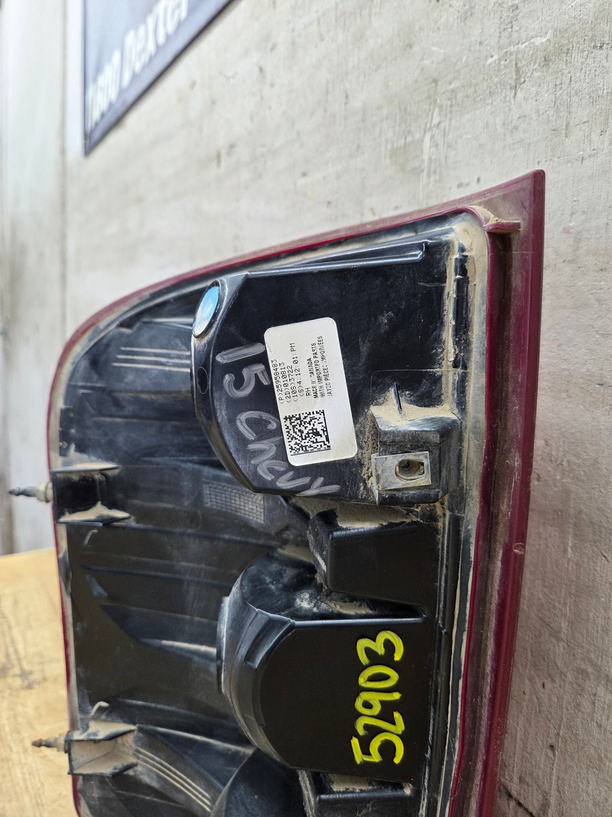 2007-2013 Chevrolet Silverado Passenger Side Tail Light 25958483