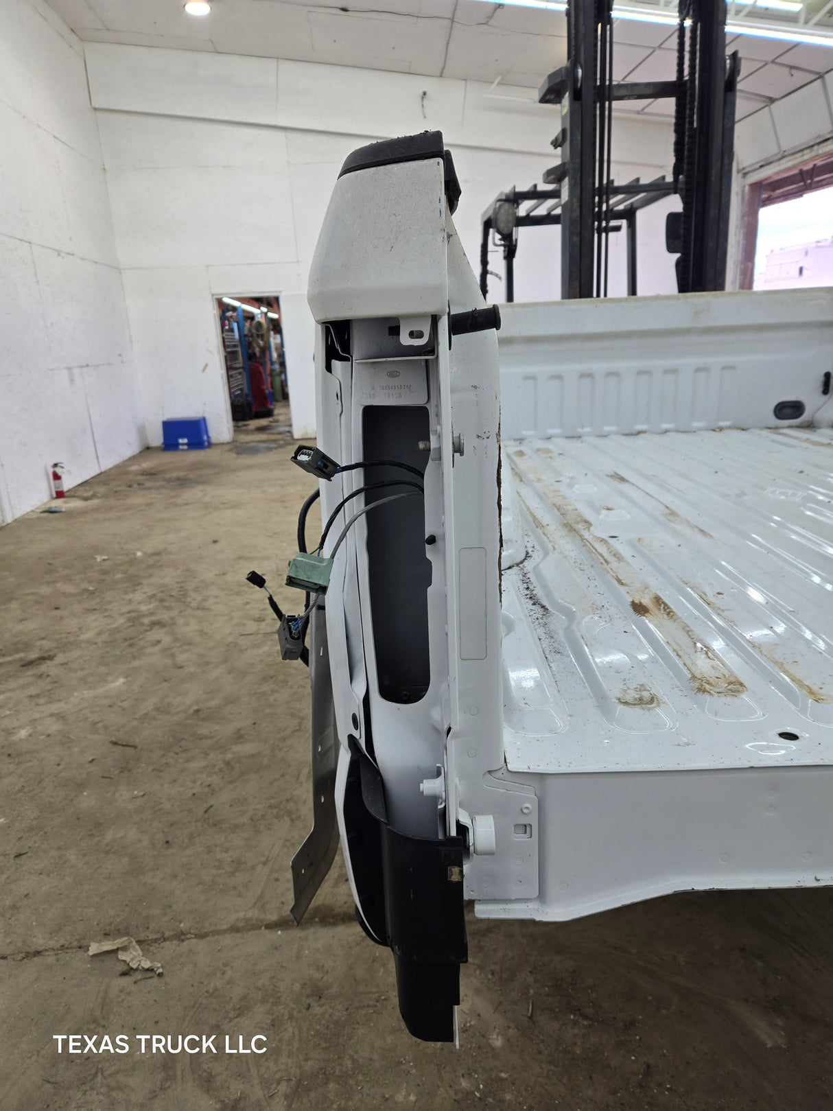 2017-2022 Ford Super Duty F350 F450 F550 8' Dually Bed - Oxford White