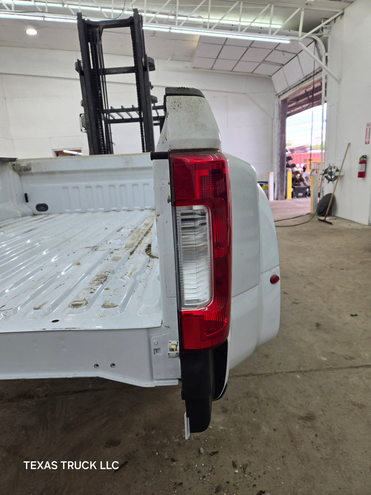 2017-2022 Ford Super Duty F350 F450 F550 8' Dually Bed - Oxford White