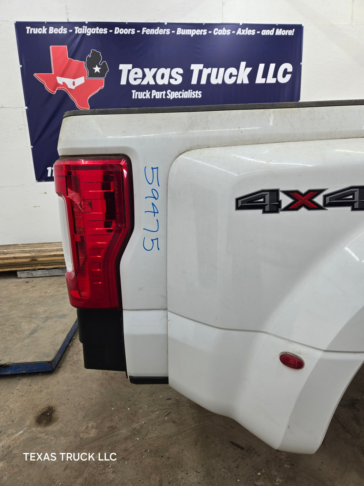 2017-2022 Ford Super Duty F350 F450 F550 8' Dually Bed - Oxford White