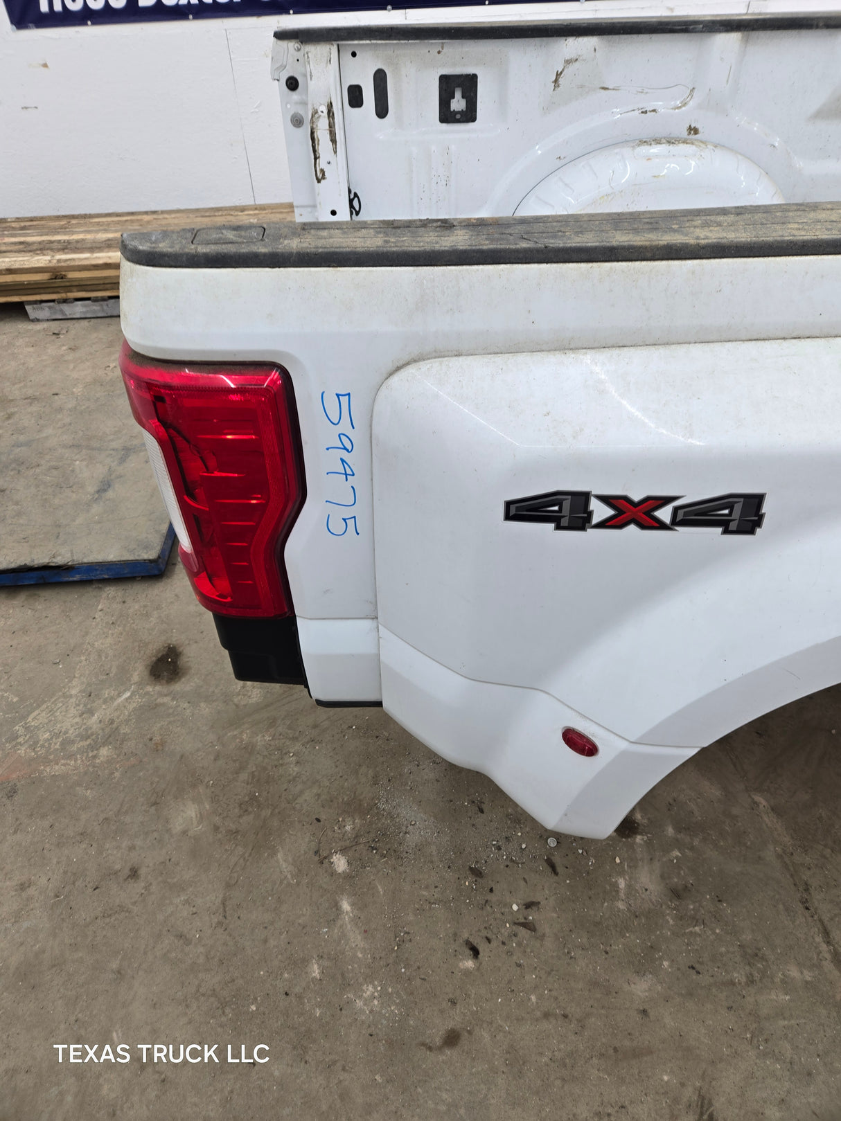 2017-2022 Ford Super Duty F350 F450 F550 8' Dually Bed - Oxford White