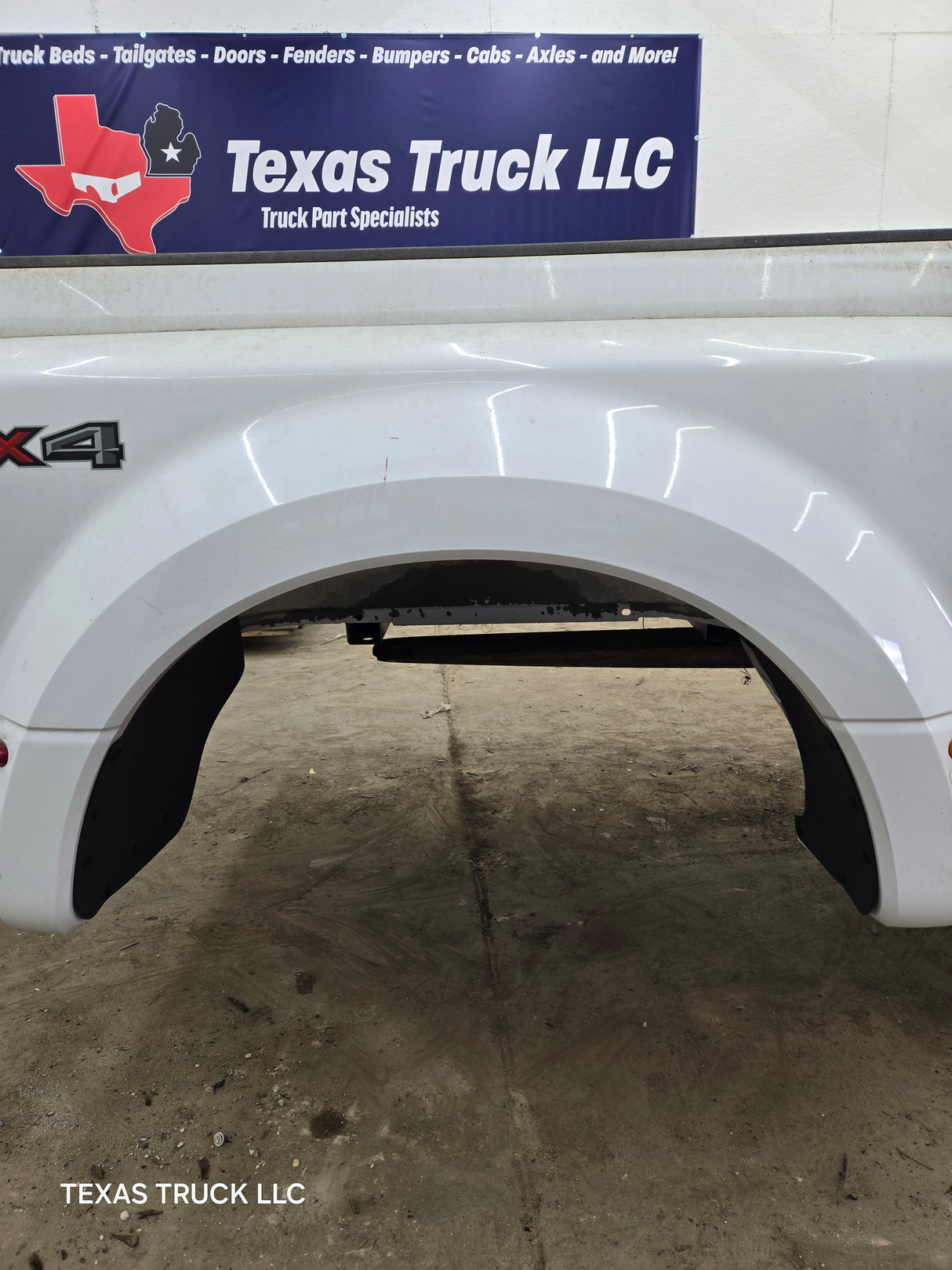 2017-2022 Ford Super Duty F350 F450 F550 8' Dually Bed - Oxford White