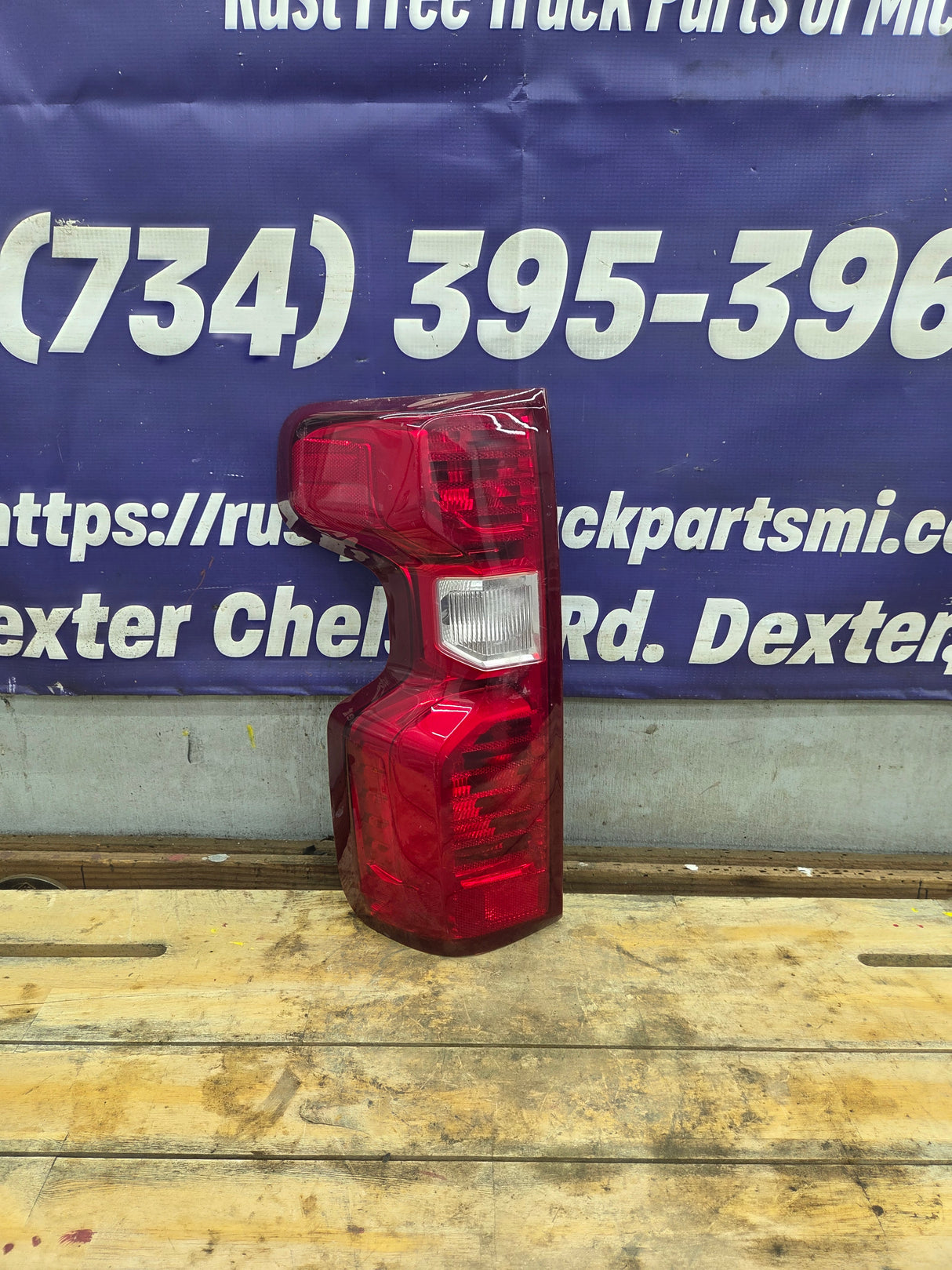 2019-2026 Chevy Silverado Driver Side Halogen Tail Light 85161936