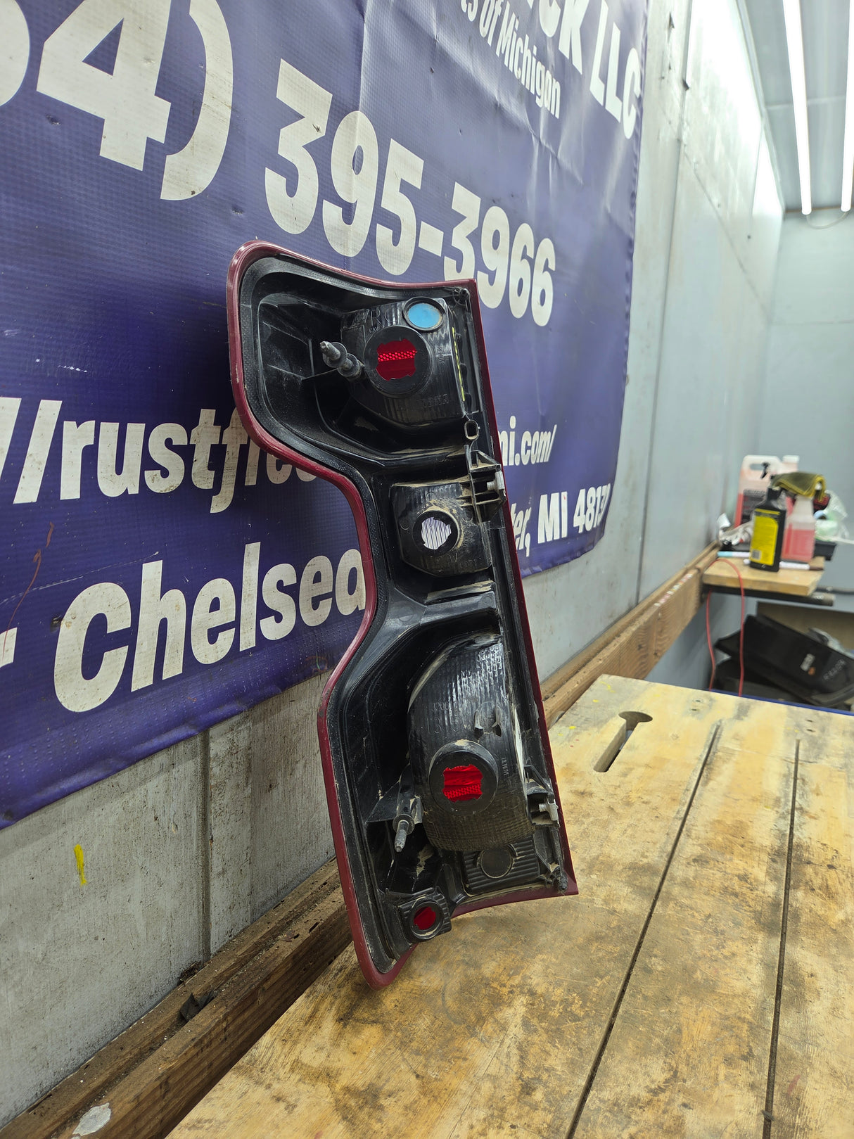 2019-2026 Chevy Silverado Passenger Side Halogen Tail Light 85161937