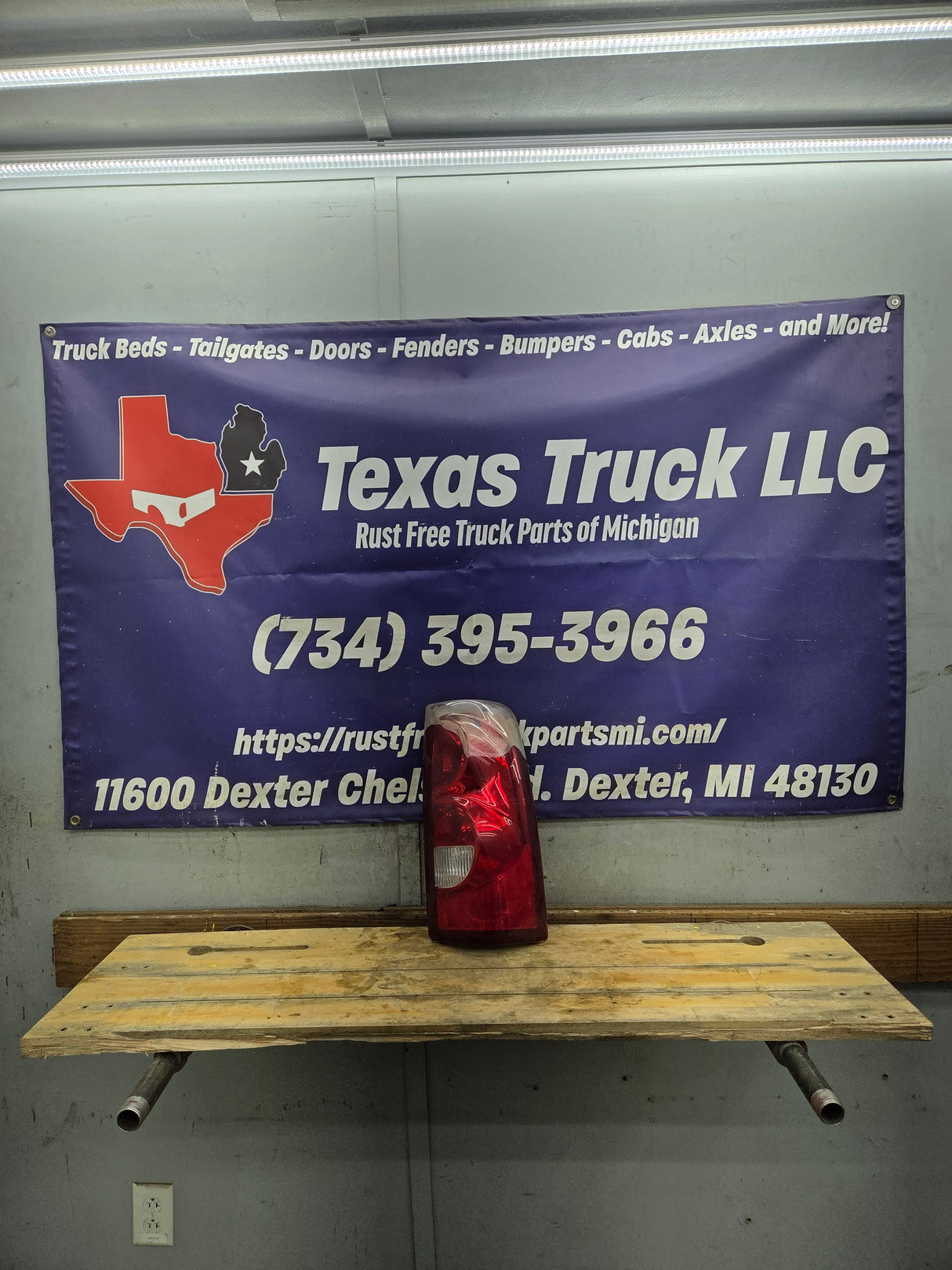 2003-2007 Chevrolet Silverado 1500 2500 3500 HD Passenger Side Tail Light